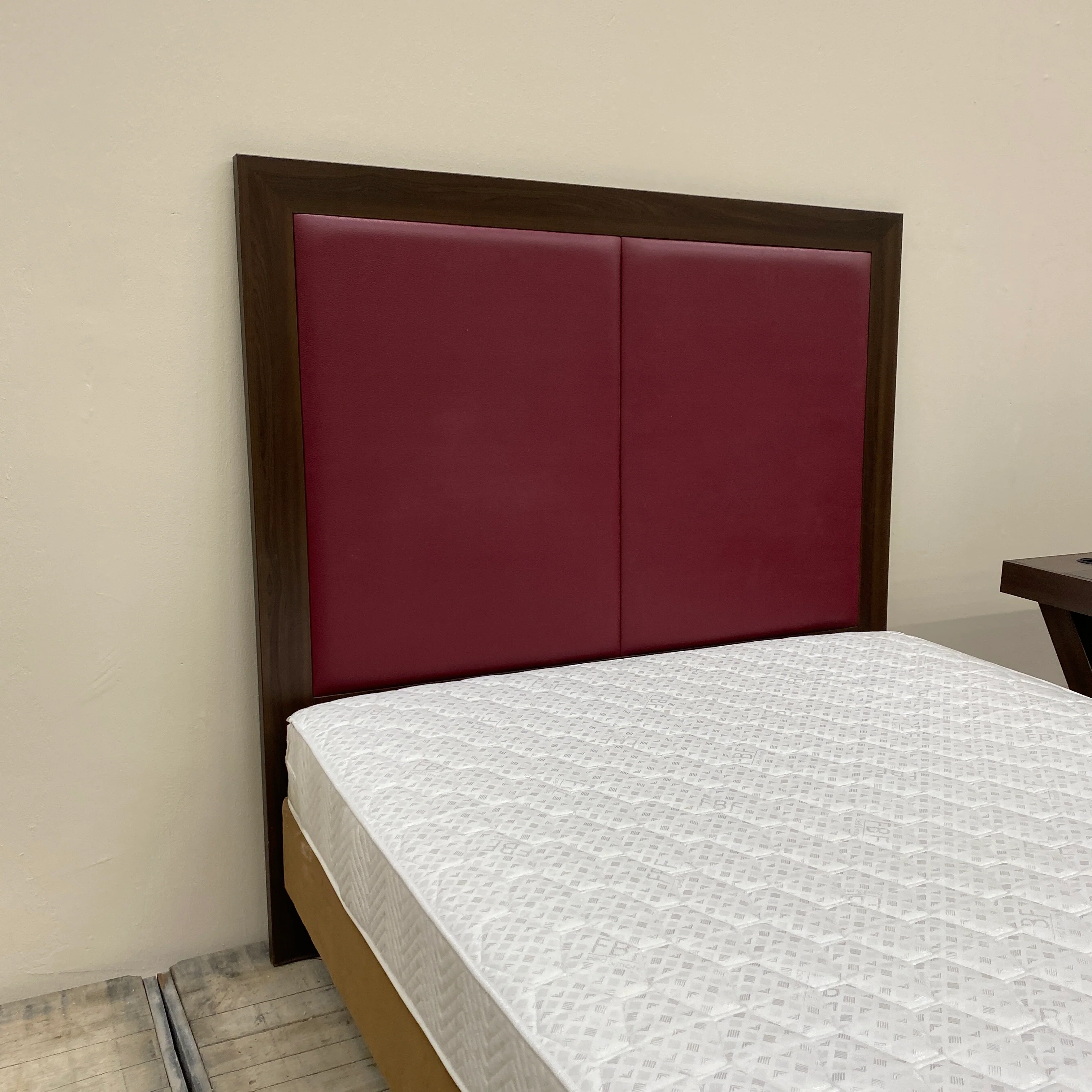 Bettkopfteil 160cm Kunstleder Bordeaux Eiche Dunkel Gebraucht