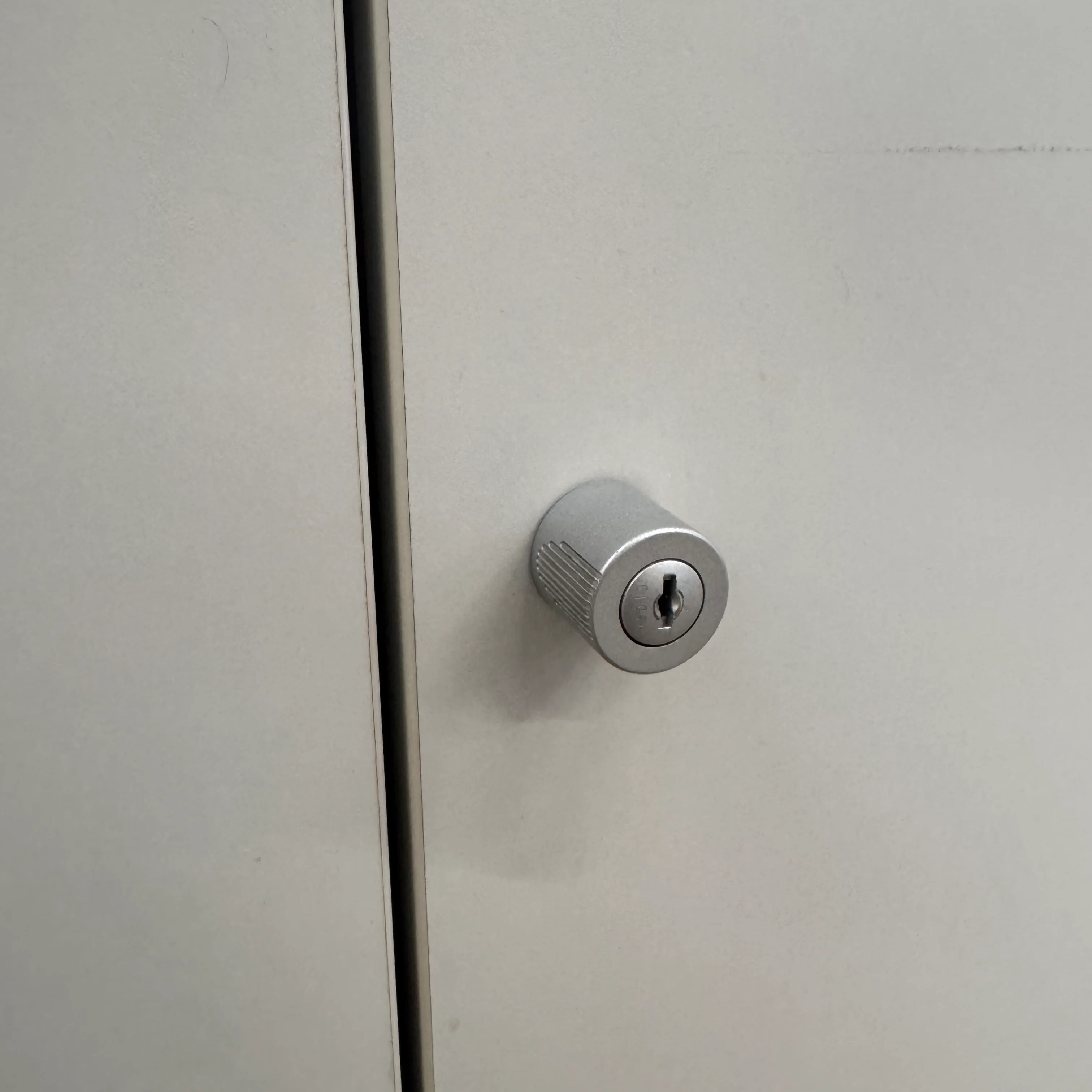Büroschrank Kombischrank mit Regalen und Kleiderstange Schrank Gebraucht - Image 4