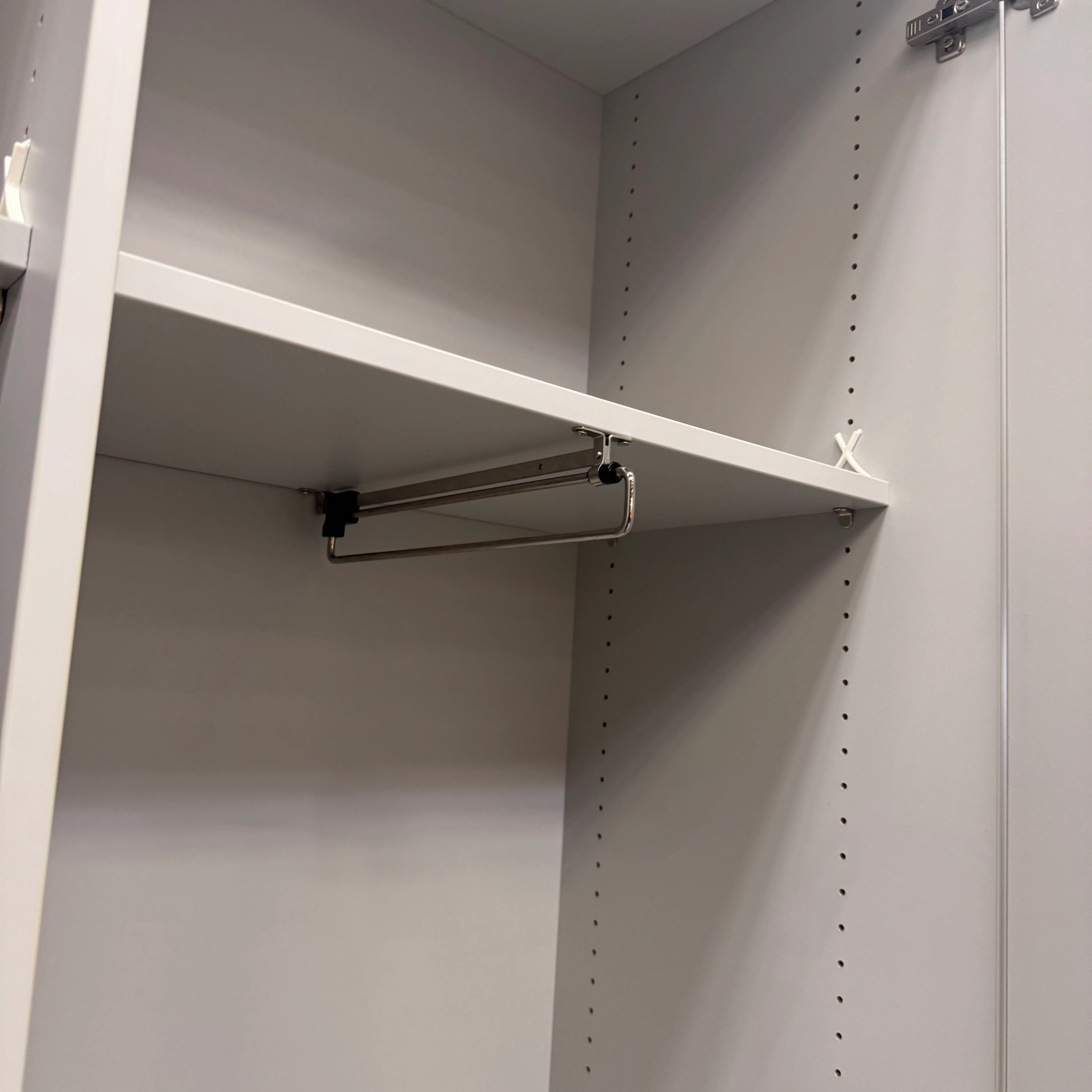Büroschrank Kombischrank mit Regalen und Kleiderstange Schrank Gebraucht - Image 7