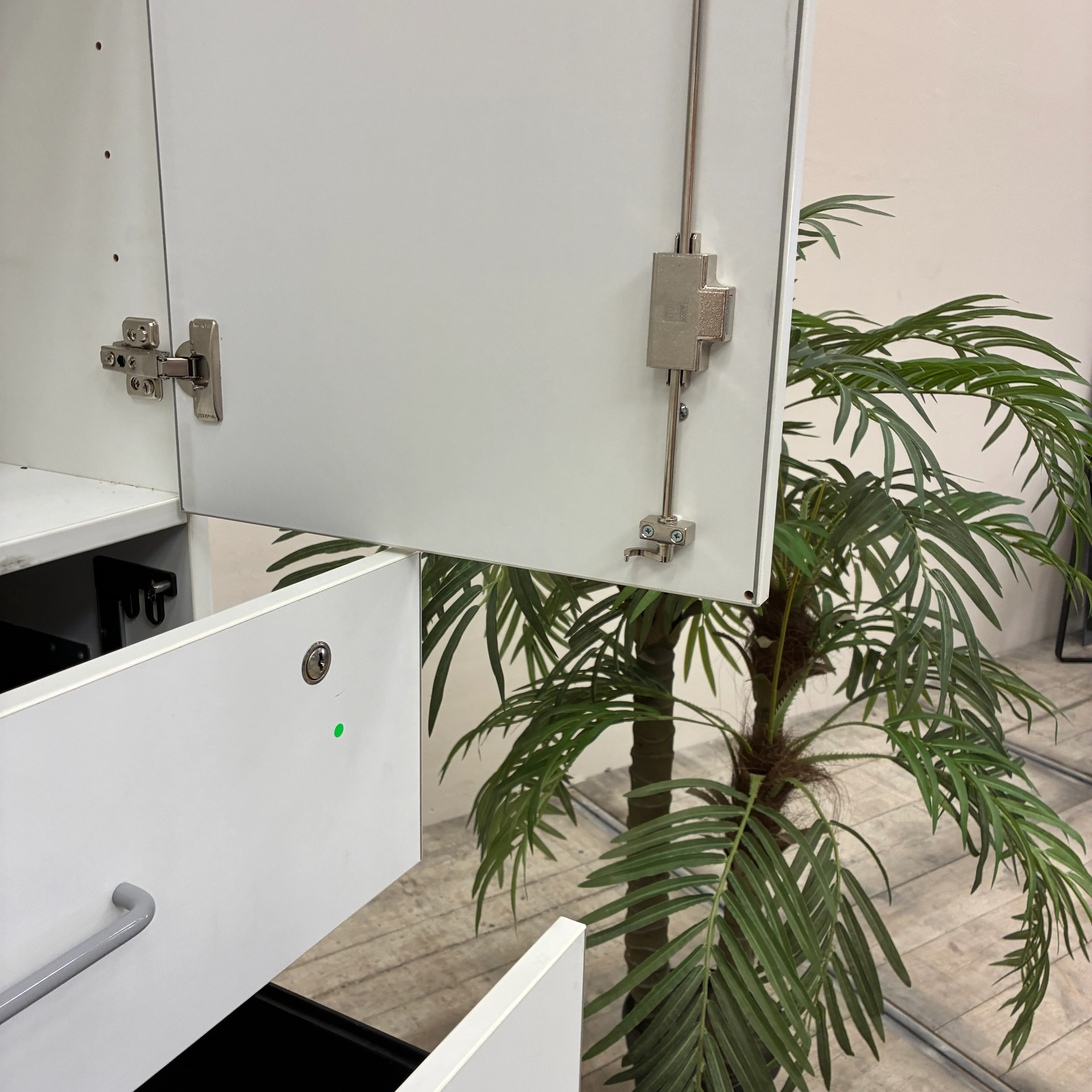 Aktenschrank Weiß Holz Kartischrank mit Schubladen Türen Büro Schrank Gebraucht - Image 7