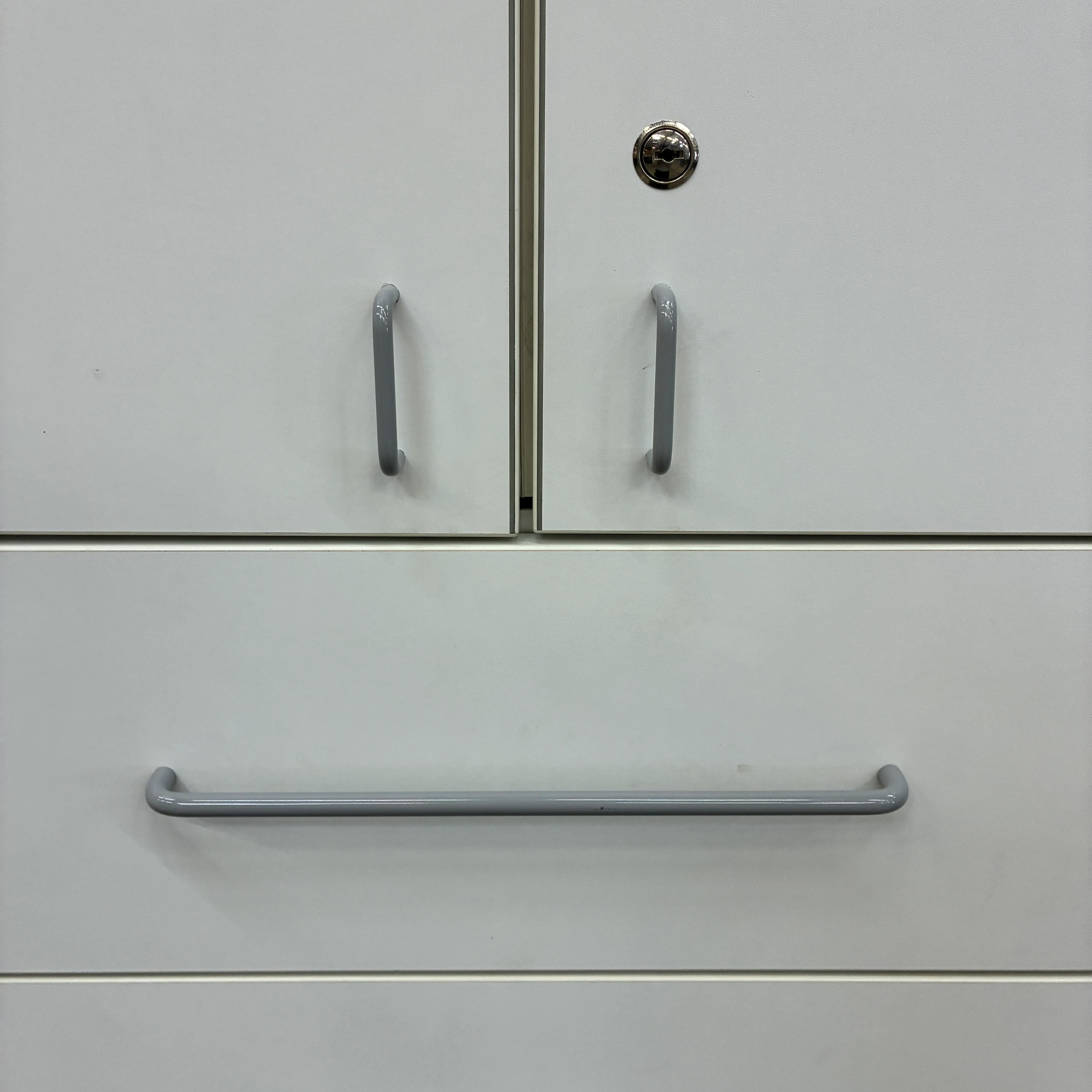 Aktenschrank Weiß Holz Kartischrank mit Schubladen Türen Büro Schrank Gebraucht - Image 9