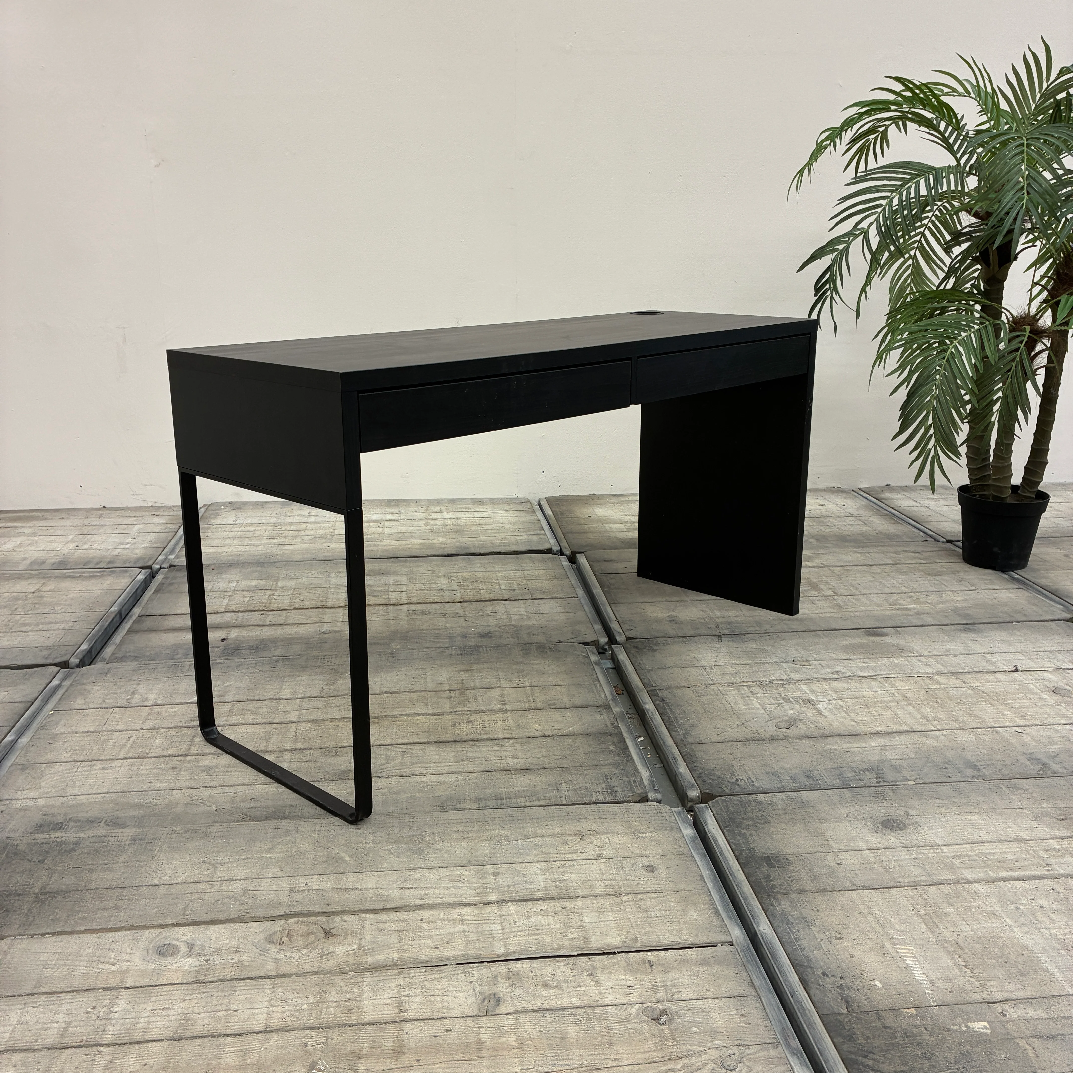 Design Schreibtisch Schwarz mit Schubladen modern Tisch Gebraucht