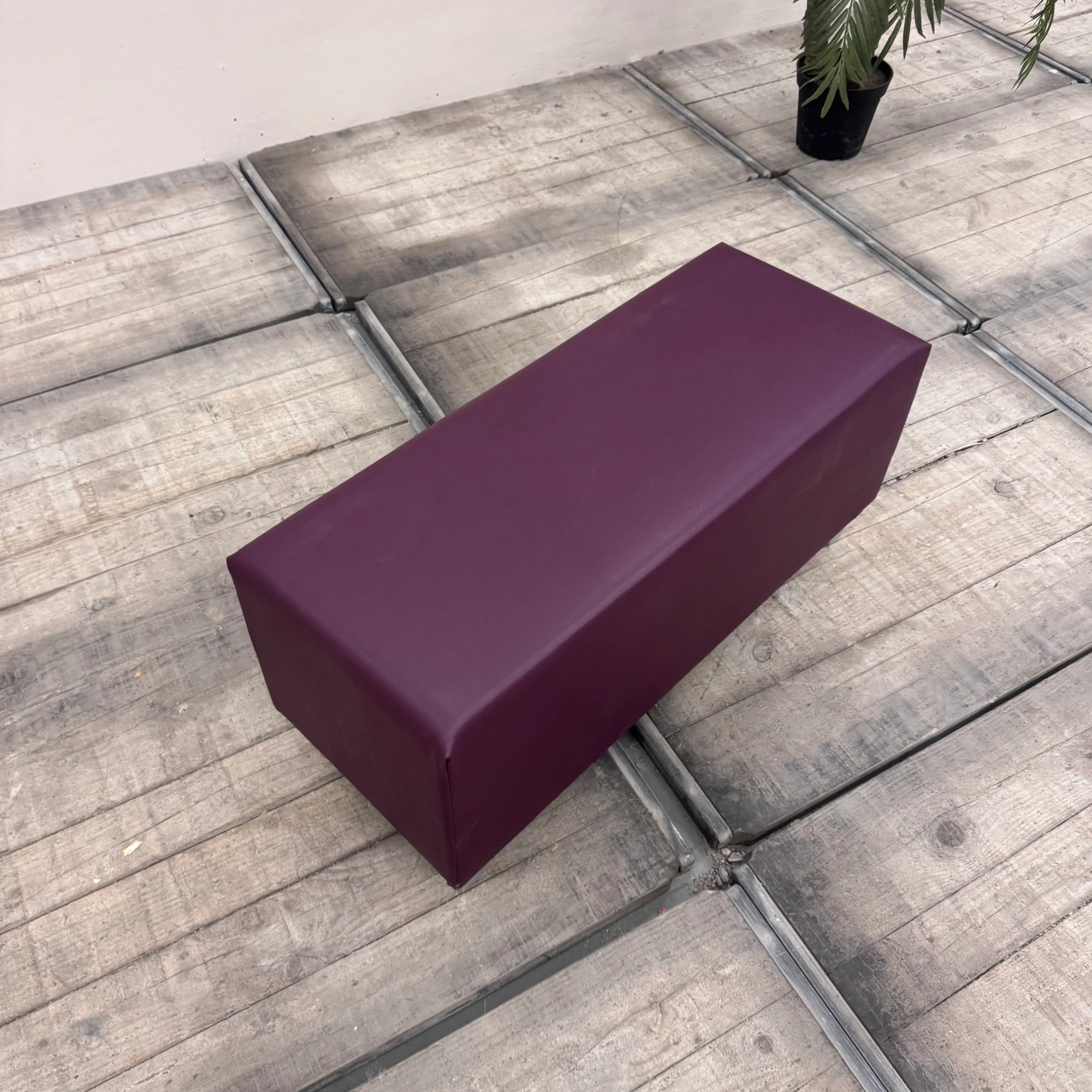 Sitzbank Lila Kunstleder Polsterbank Warteraum-Möbel Gebraucht - Image 6