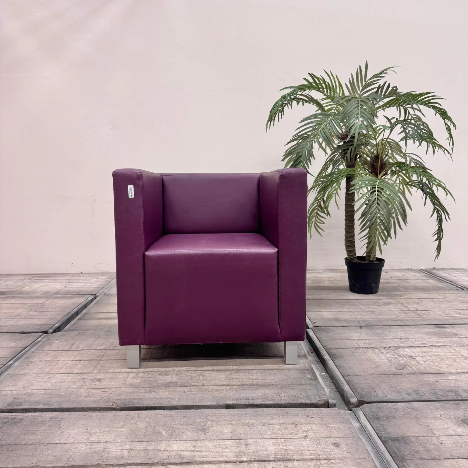Cubesessel Lila Kunstleder Loungesessel Warteraum-Möbel Sessel Gebraucht - Image 6