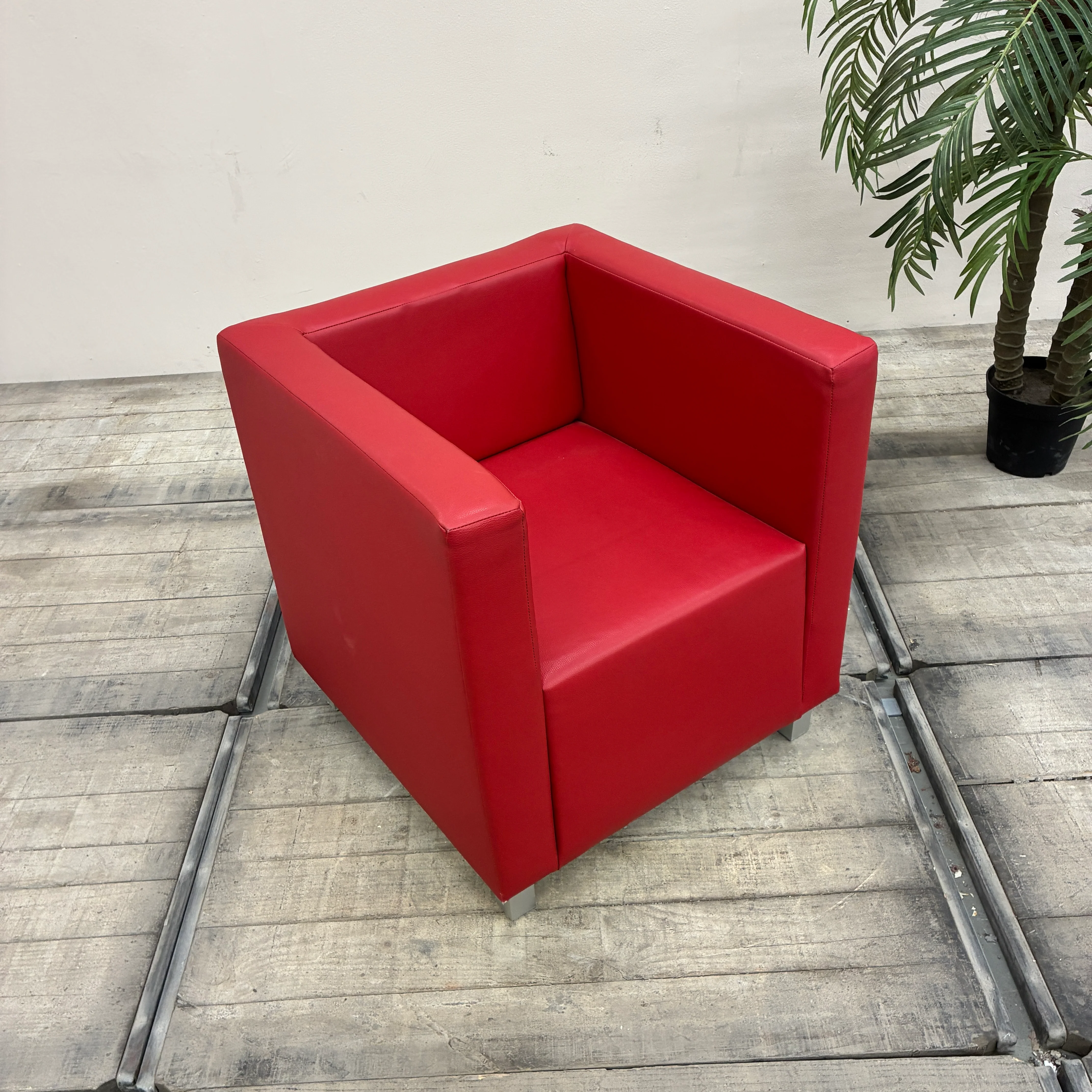 Cubesessel Rot Kunstleder Loungesessel Warteraum-Möbel Sessel Gebraucht - Image 4