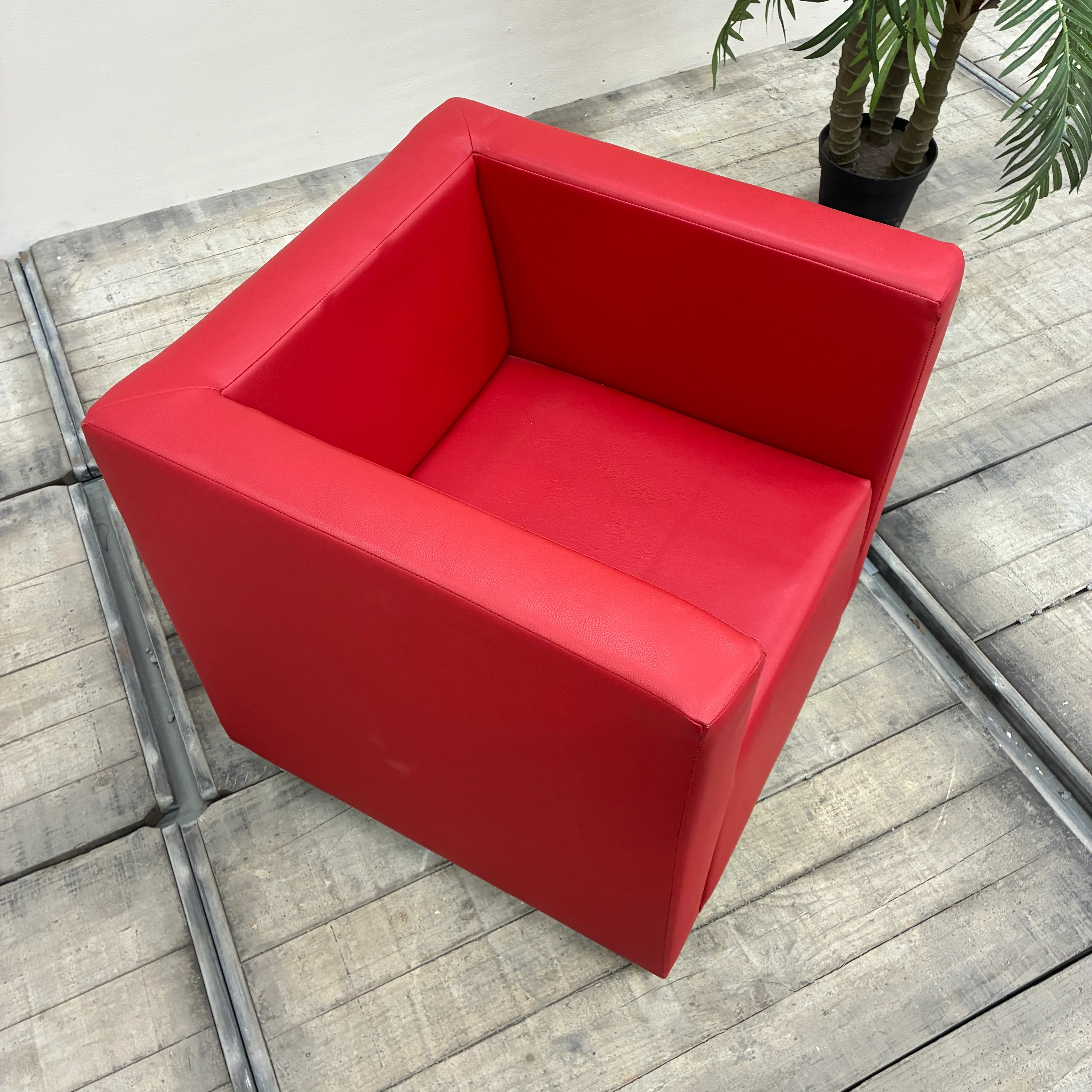 Cubesessel Rot Kunstleder Loungesessel Warteraum-Möbel Sessel Gebraucht - Image 5