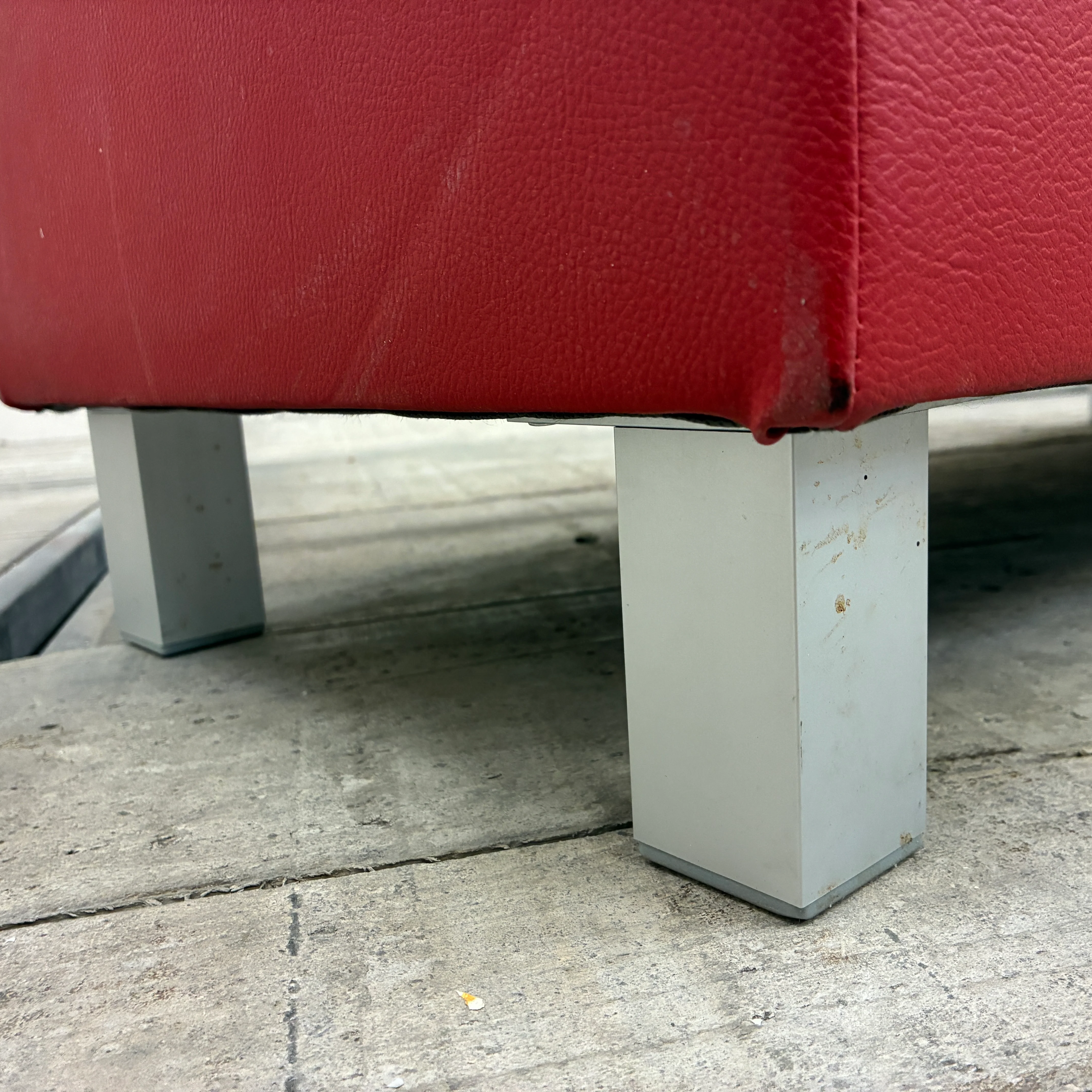 Sitzbank Rot Kunstleder Polsterbank Warteraum-Möbel Gebraucht - Image 4