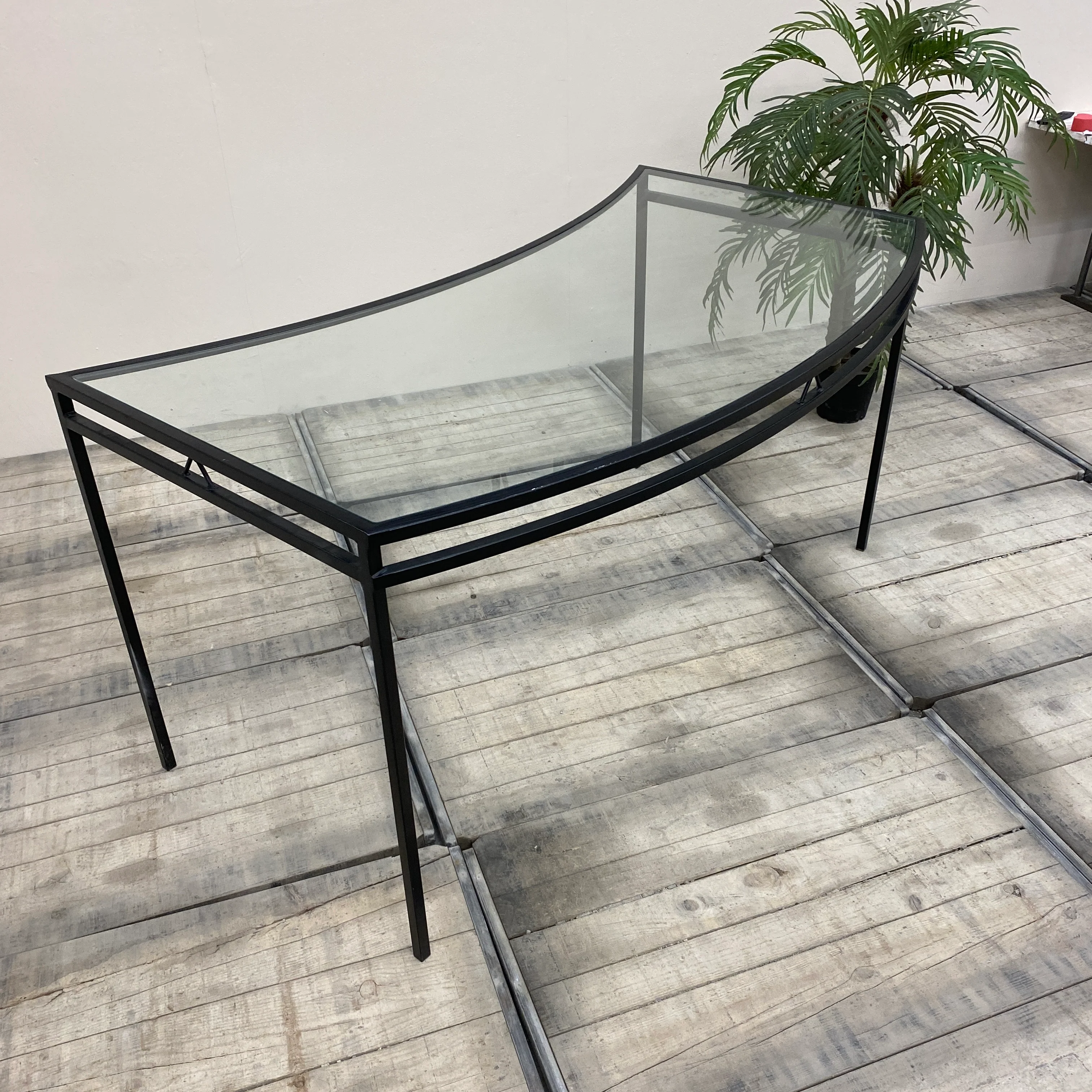 Tisch schwarz Glas Eisen 180x90 Geschwungen Gebraucht - Image 4