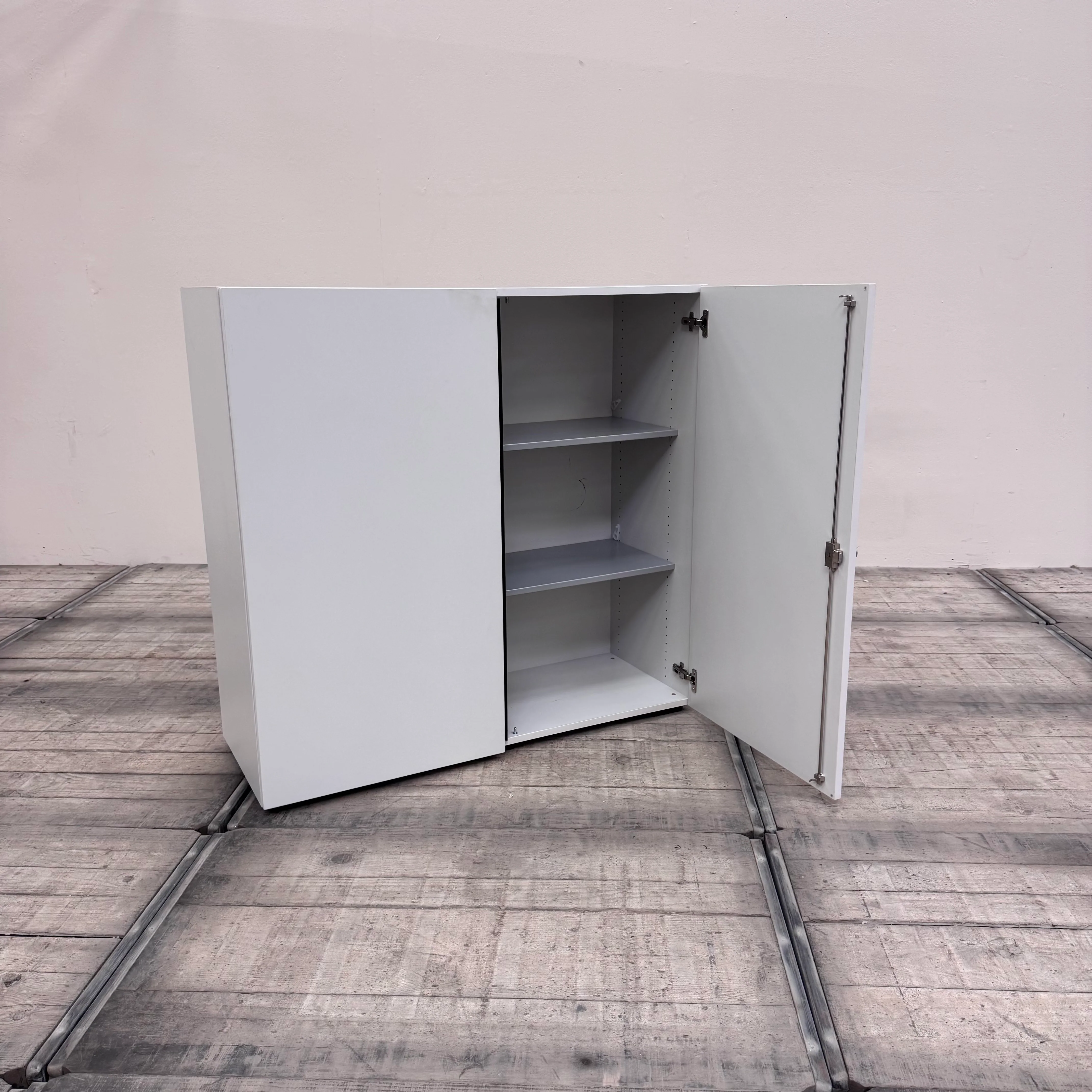 Planmöbel Highboard 120cm 3OH Lichtgrau Büro Schrank gebraucht