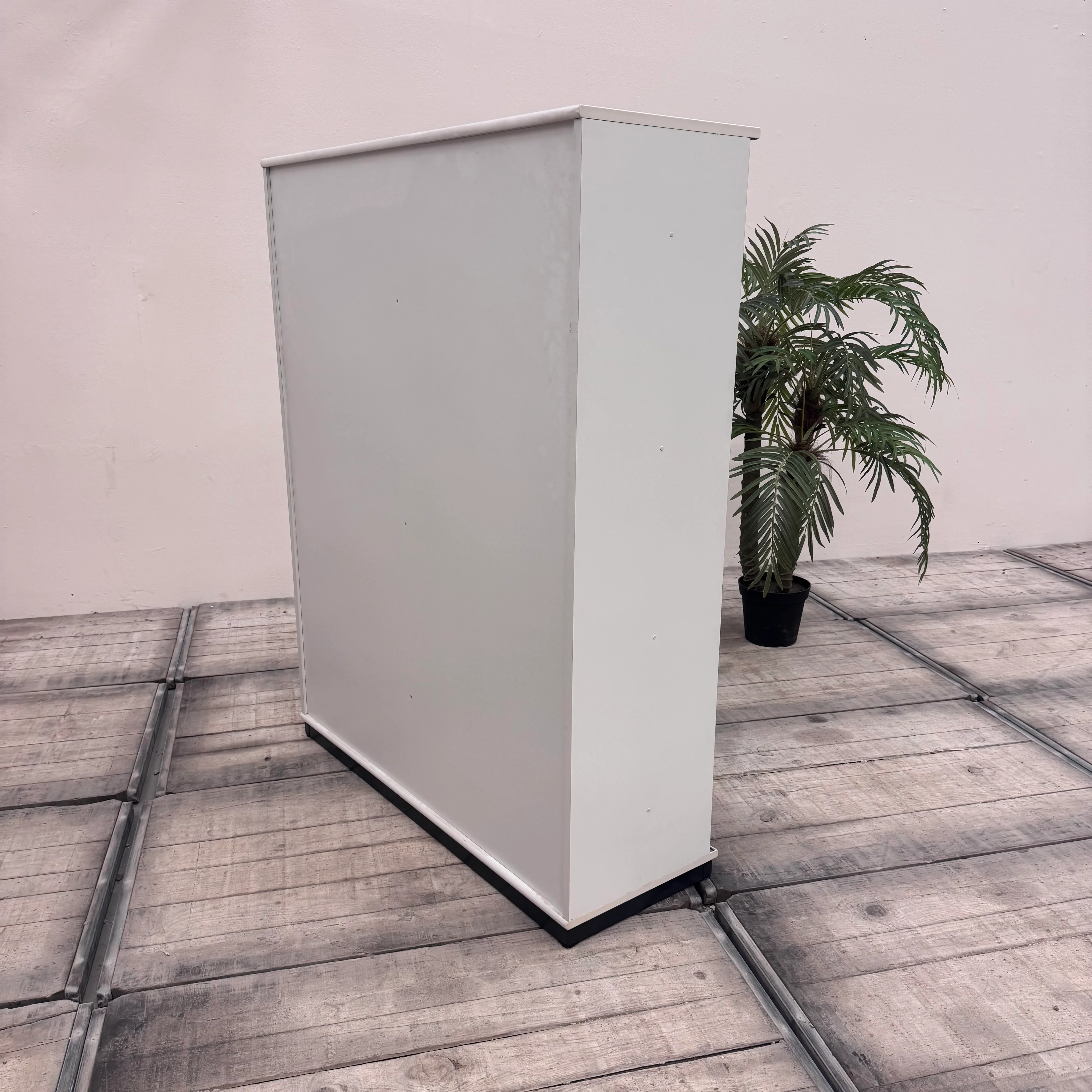 Vario Highboard 4OH mit Schiebetüren Weiß/Grau Büro Schrank Gebraucht - Image 10