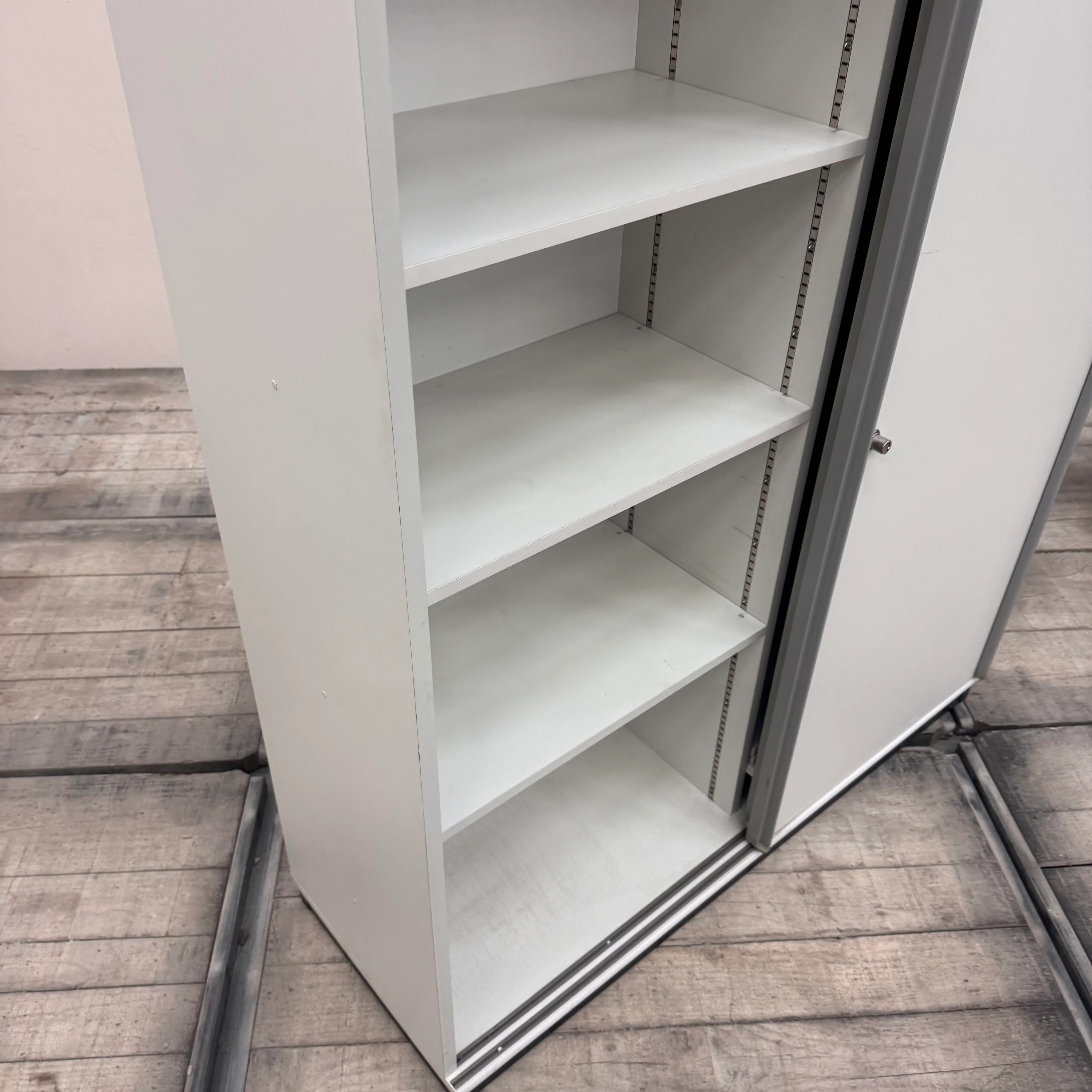 Vario Highboard 4OH mit Schiebetüren Weiß/Grau Büro Schrank Gebraucht - Image 4