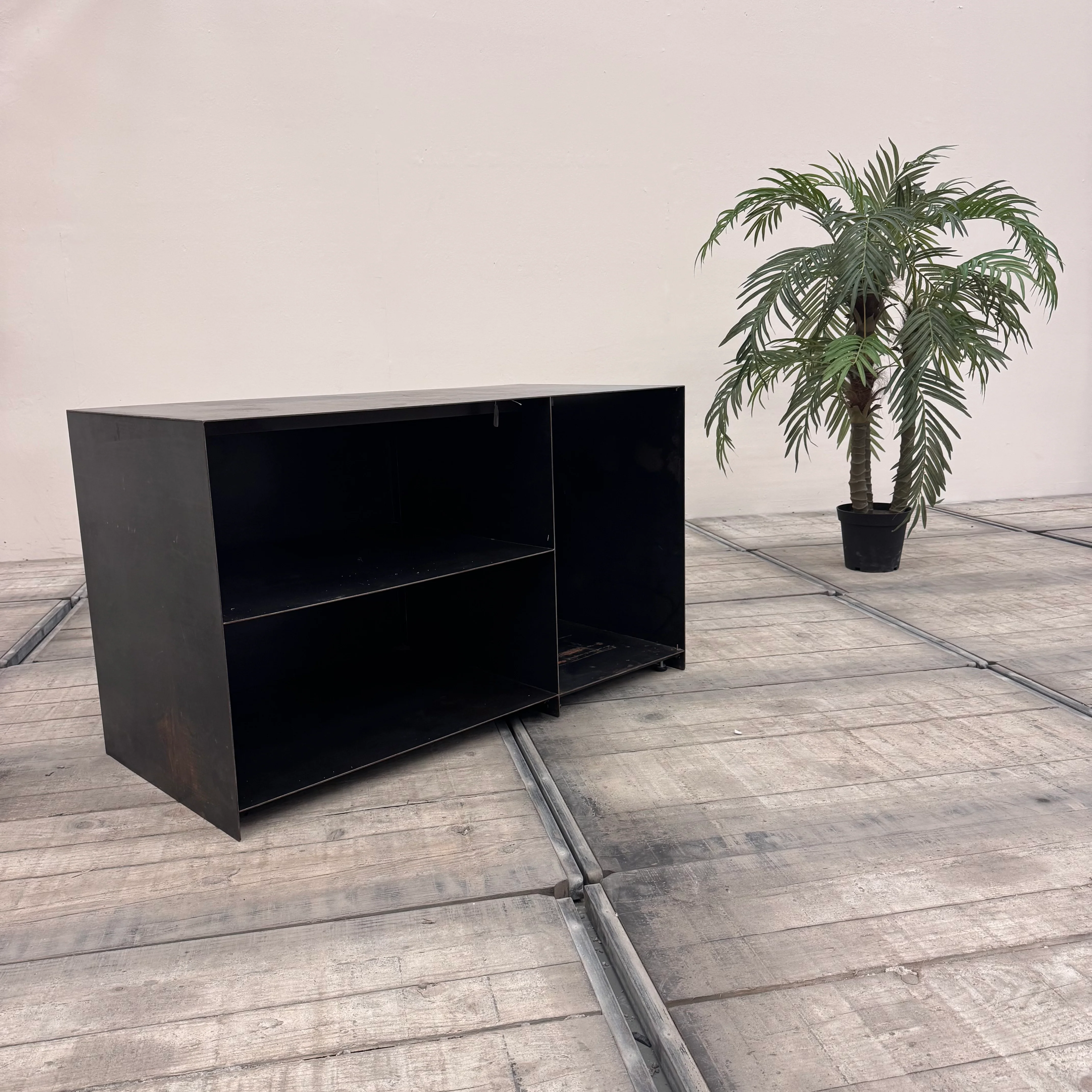 Industrial Design Sideboard Regal Schwarz Metall 120cm 5-Sterne Schlosshotel - Image 5