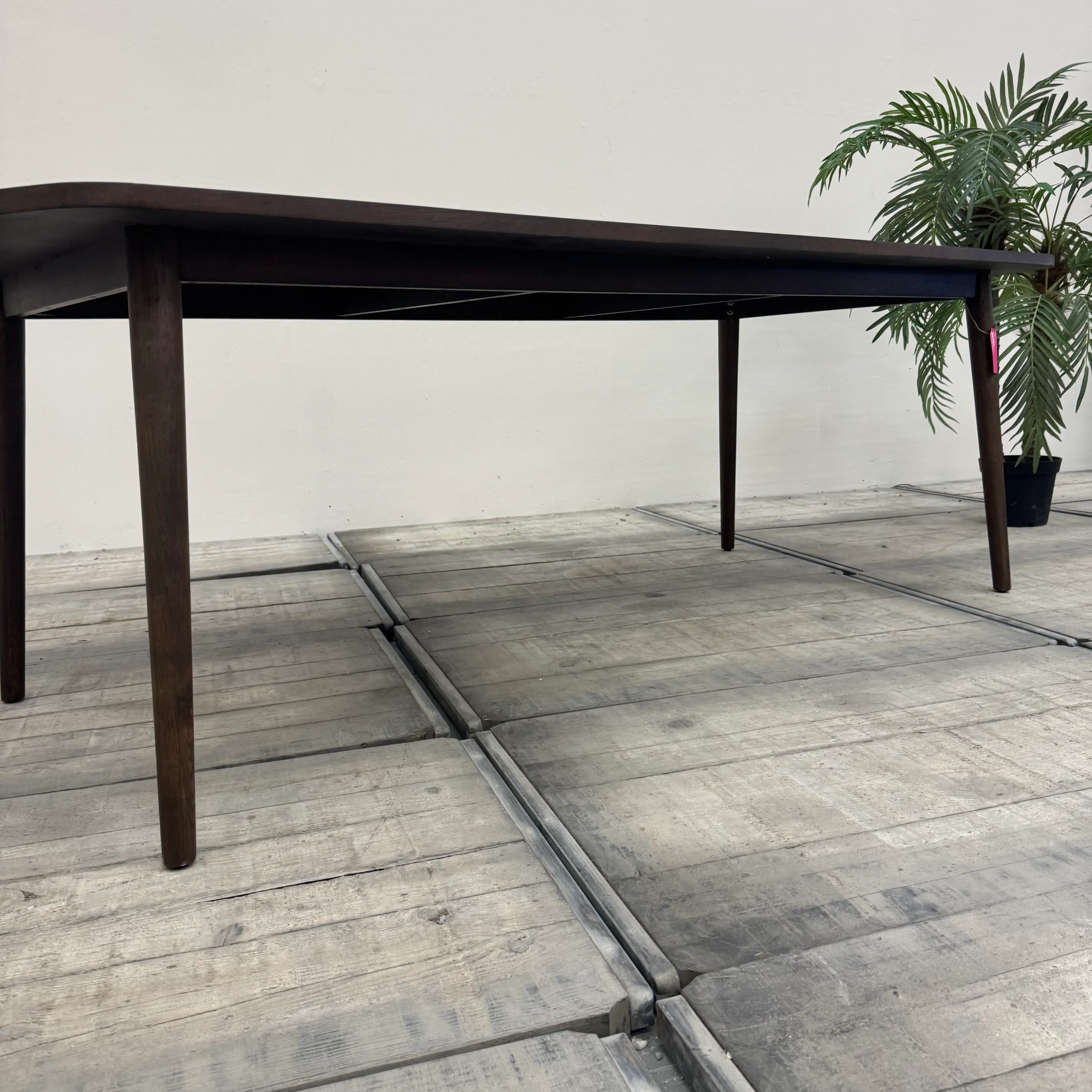 Oh my! Esstisch Massivholz 240cm Eiche Braun Retro Skandi Tisch - Image 4