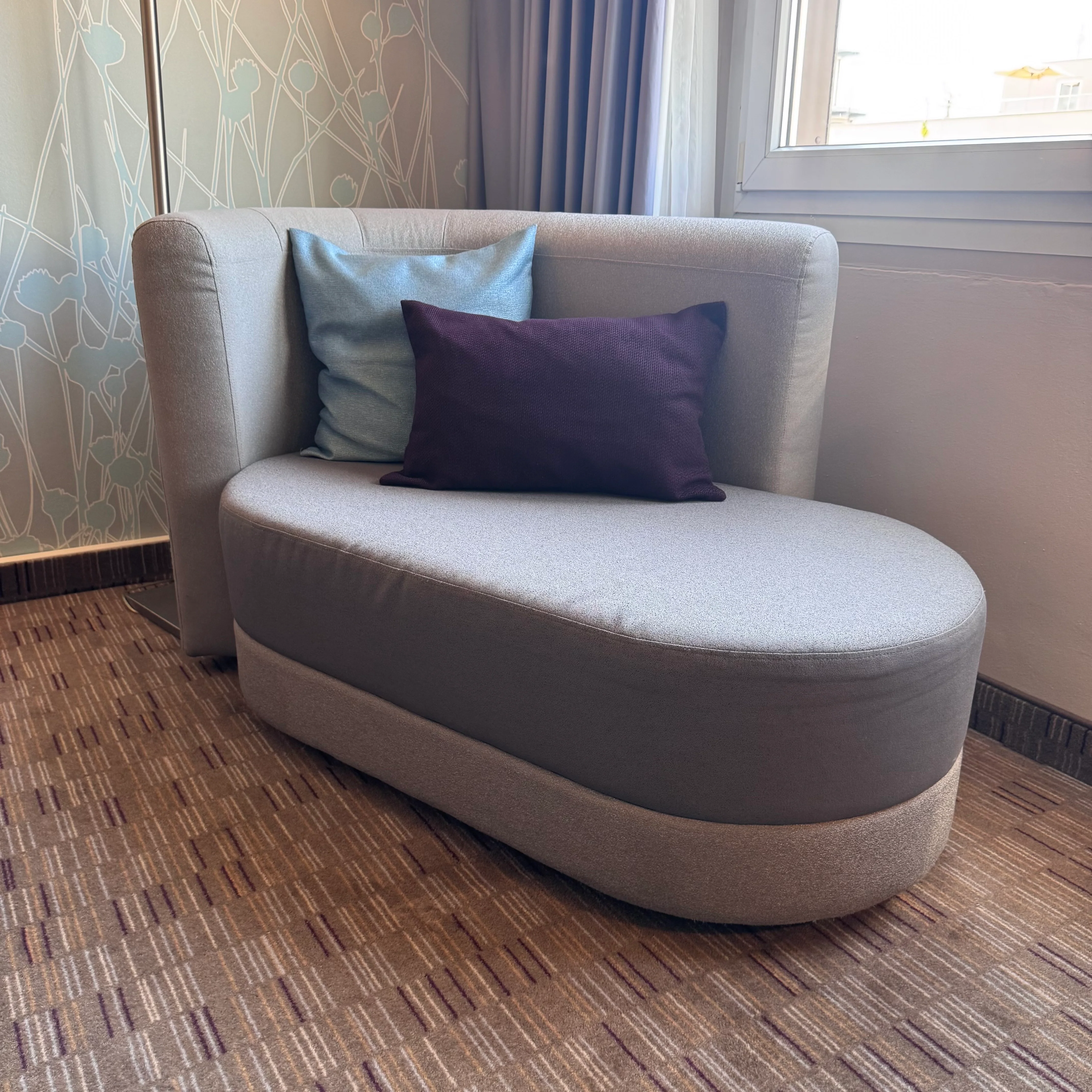 Ottomane Loungesofa grau Stoff Hotelsofa 2-Sitzer gebraucht L - Image 6
