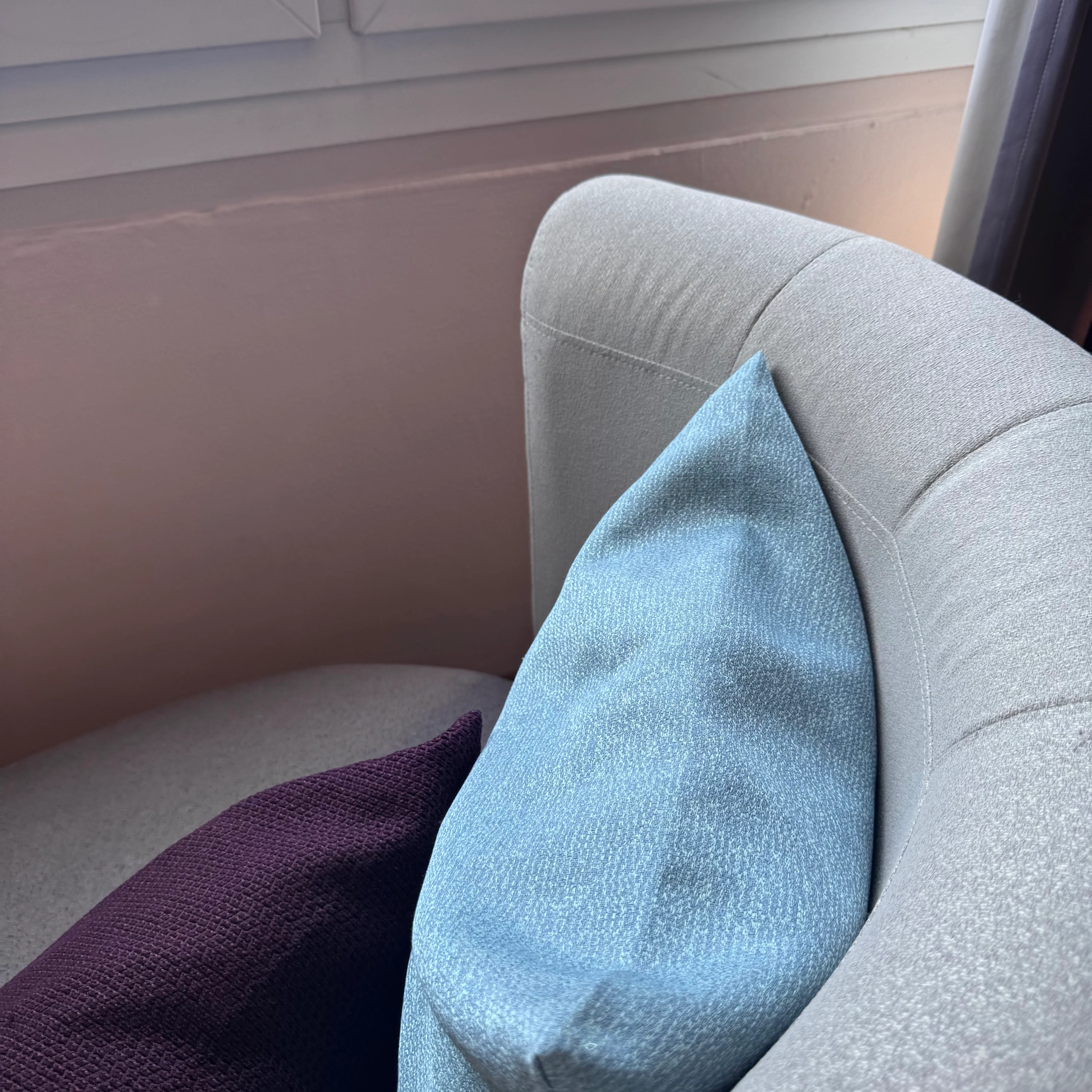 Ottomane Loungesofa grau Stoff Hotelsofa 2-Sitzer gebraucht L - Image 8