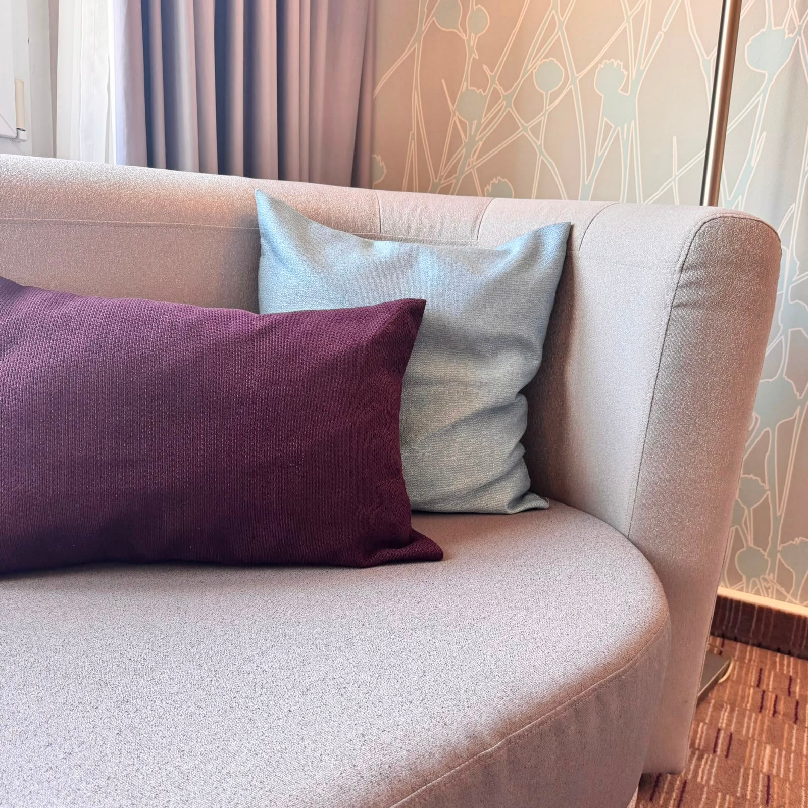 Ottomane Loungesofa grau Stoff Hotelsofa 2-Sitzer gebraucht R - Image 3