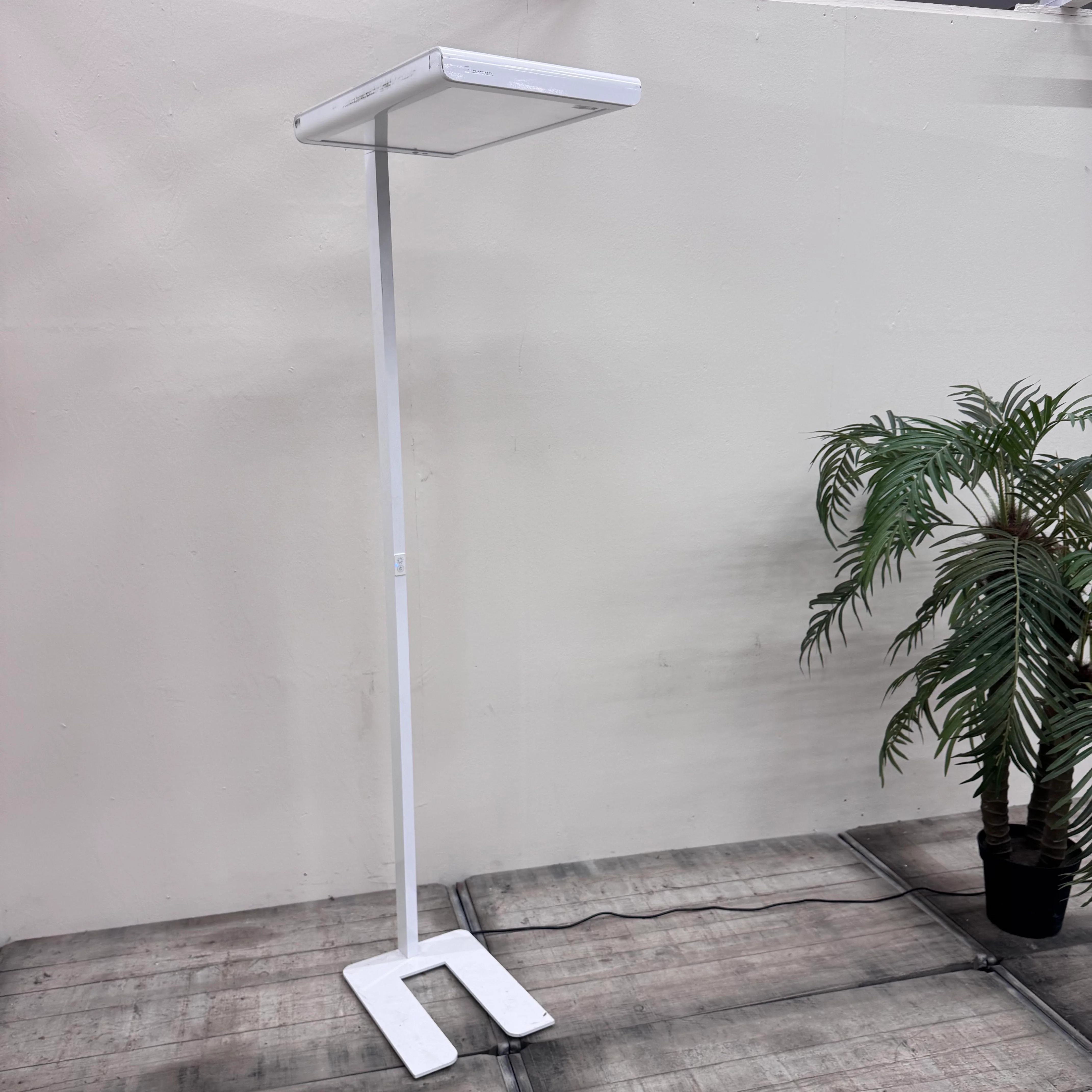 Zumtobel Capa S Stehlampe Weiß LED – Stehlampe Gebraucht - Image 9