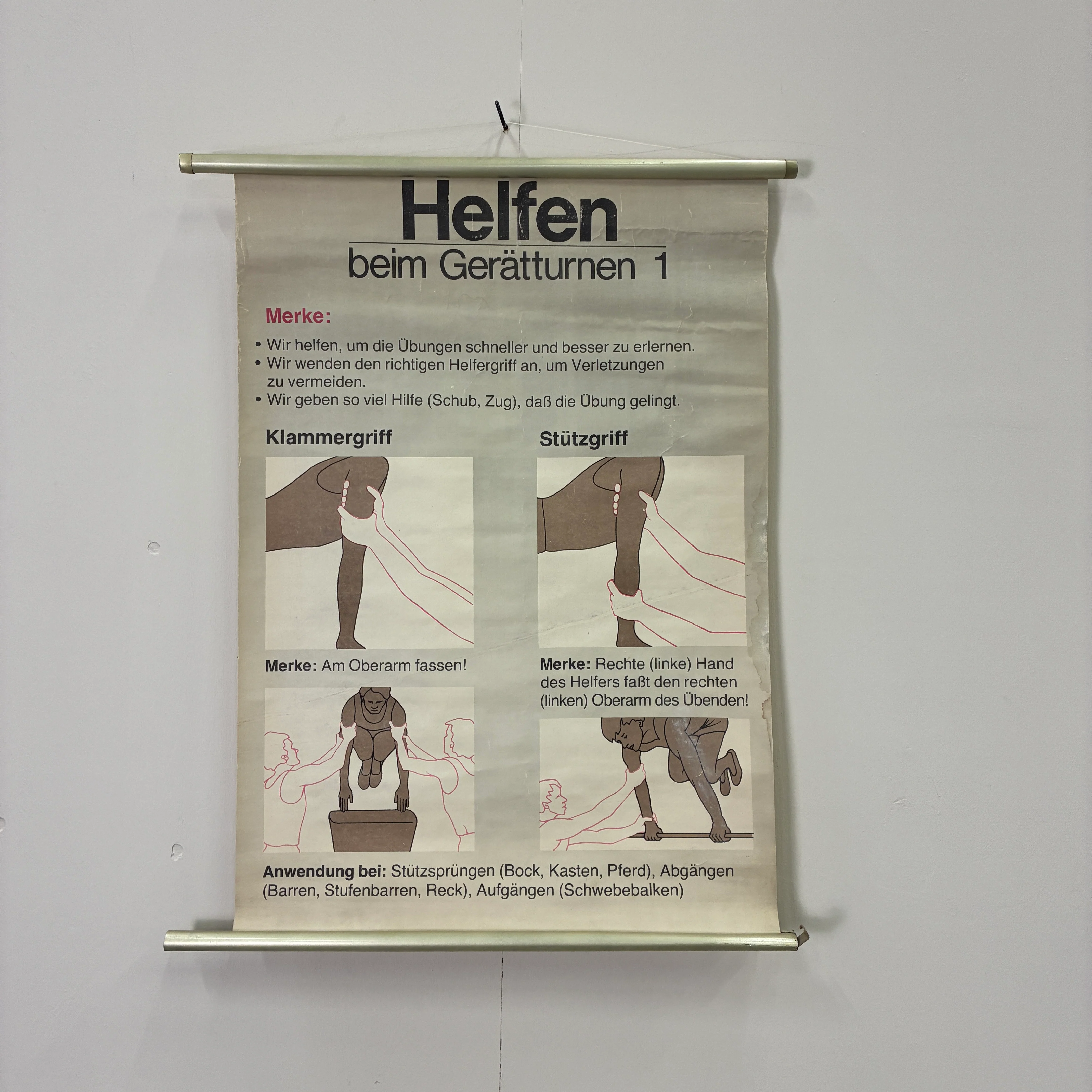 Vintage Schulkarte Helfen beim GerÀtturnen Sport Turnen Rollbild DDR Wanddeko - Image 2