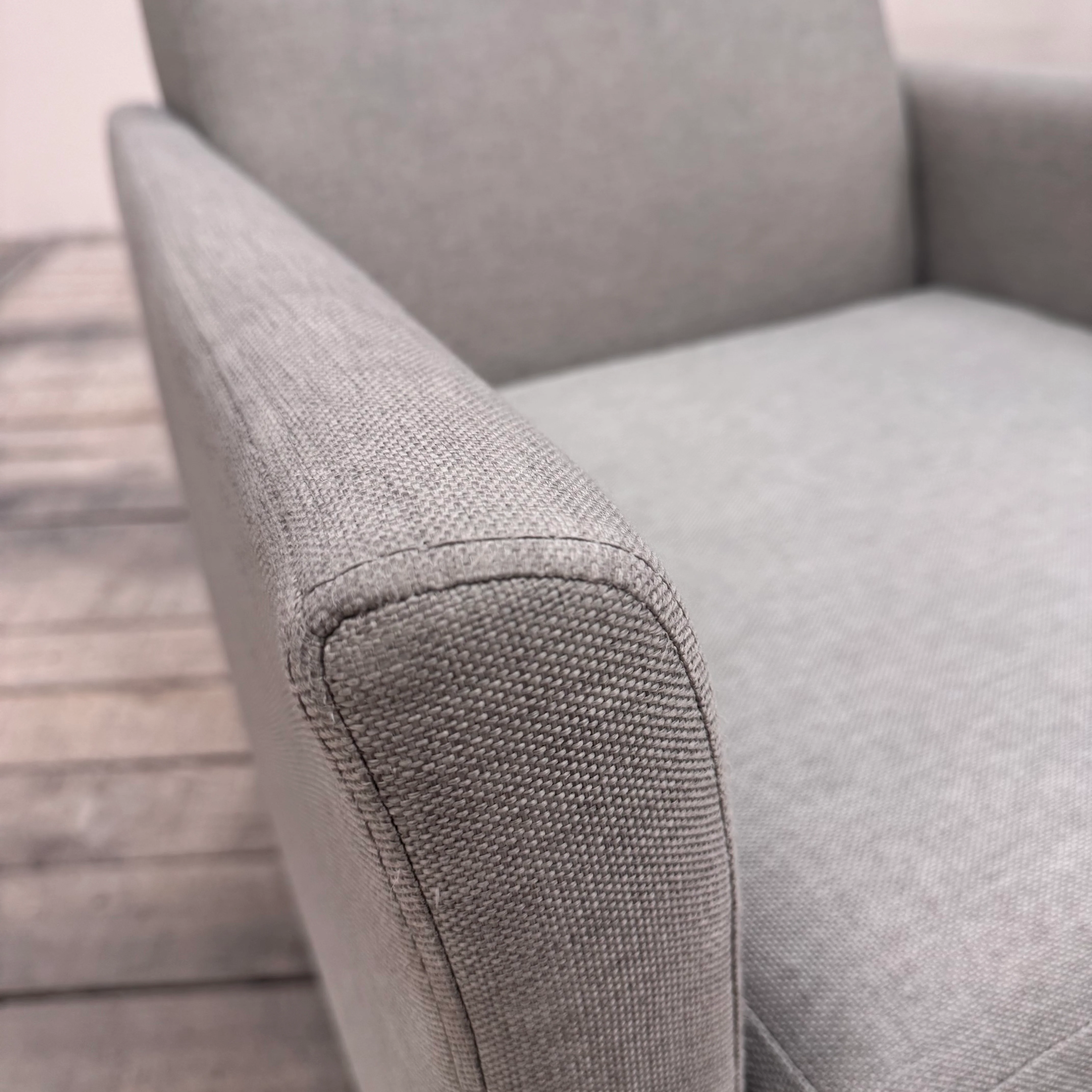 Loungesessel Grau meliert Holzfüße Sessel Gebraucht - Image 4