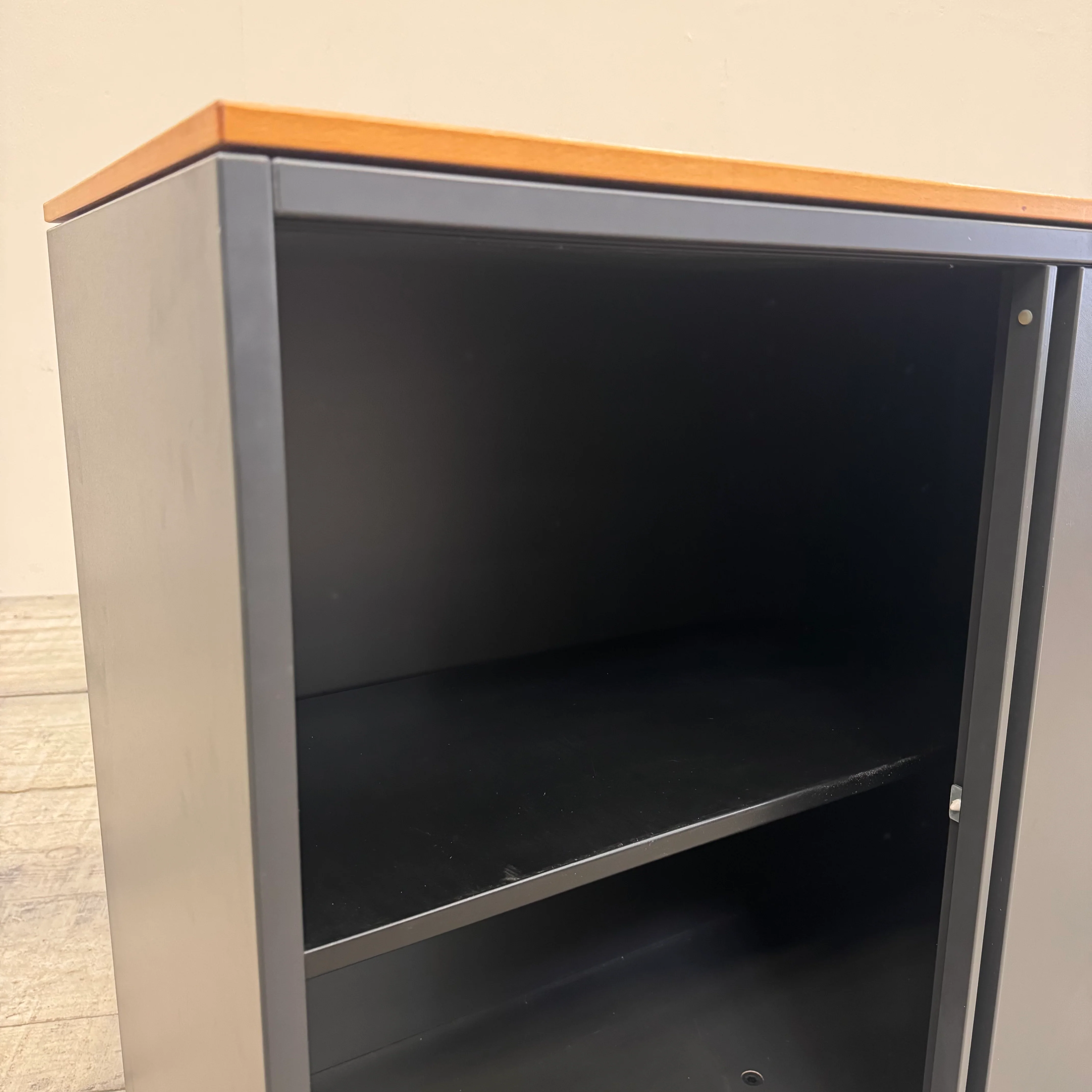 Planmöbel Sideboard 100cm 2OH Anthrazit Holz Büro Schrank gebraucht - Image 5