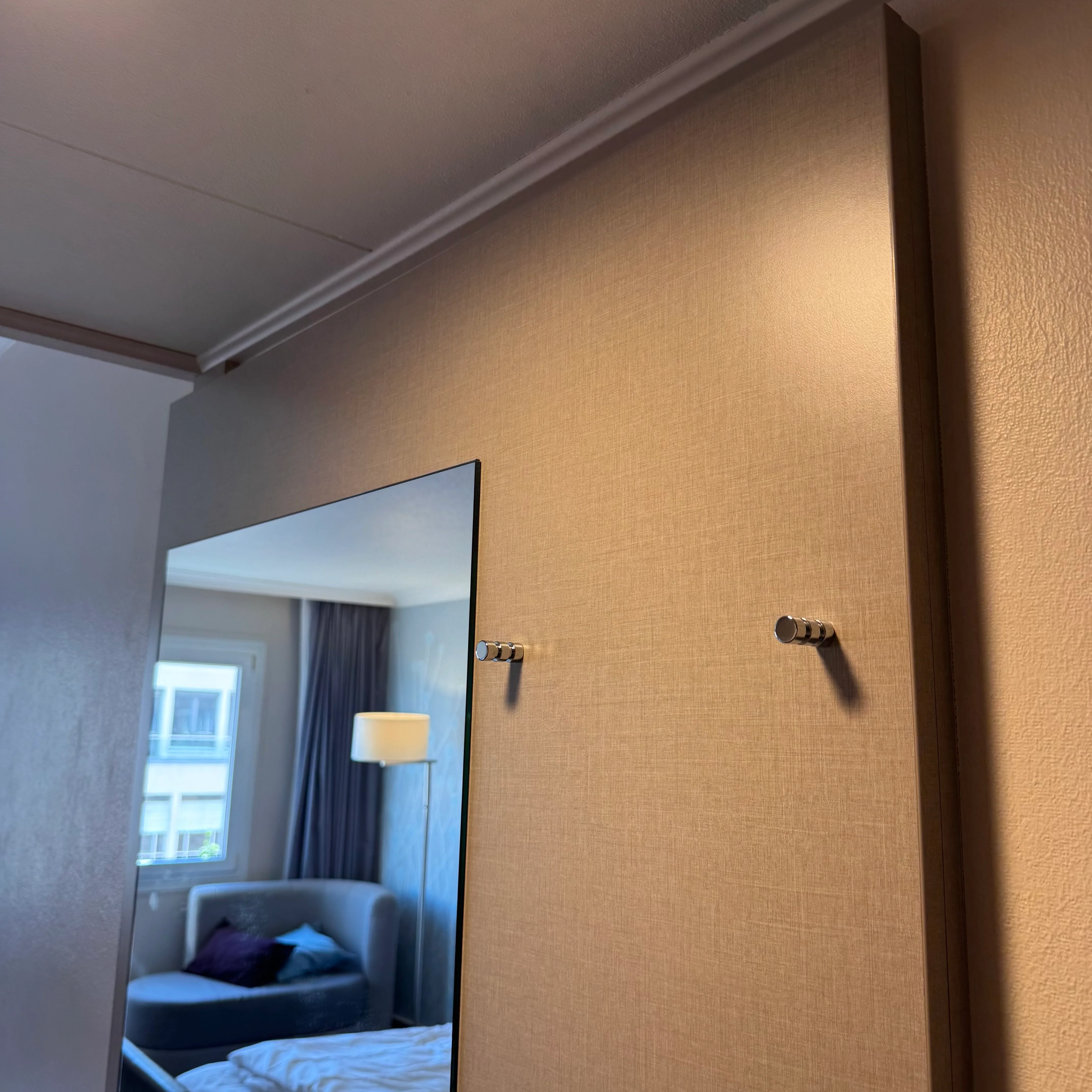 Hotel Wandspiegel grau mit Garderobe Spiegel gebraucht - Image 4