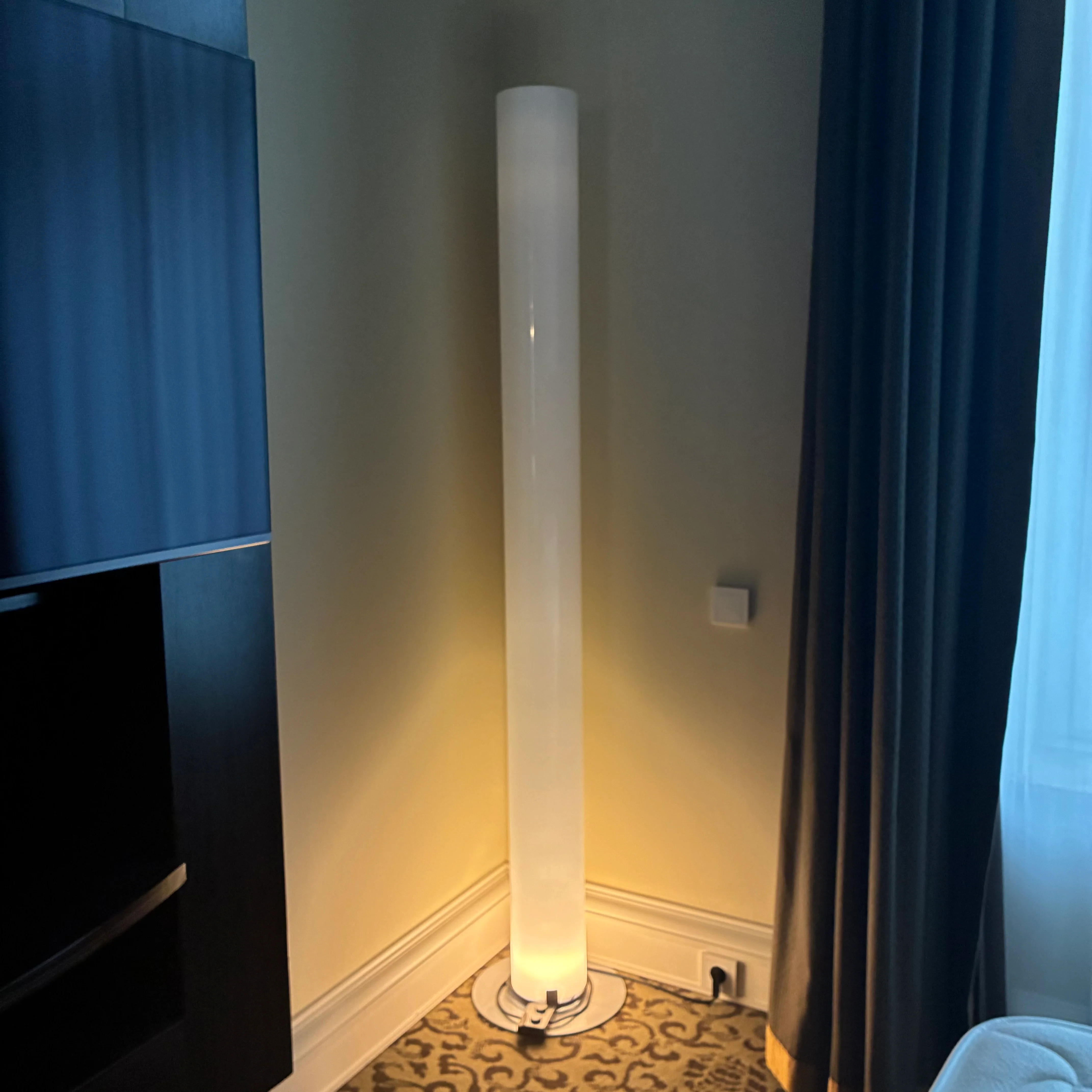 Designer Stehleuchte Bodenleuchte Flos Stylos weiß - Atlantic Hotel Hamburg - gebraucht - Image 4