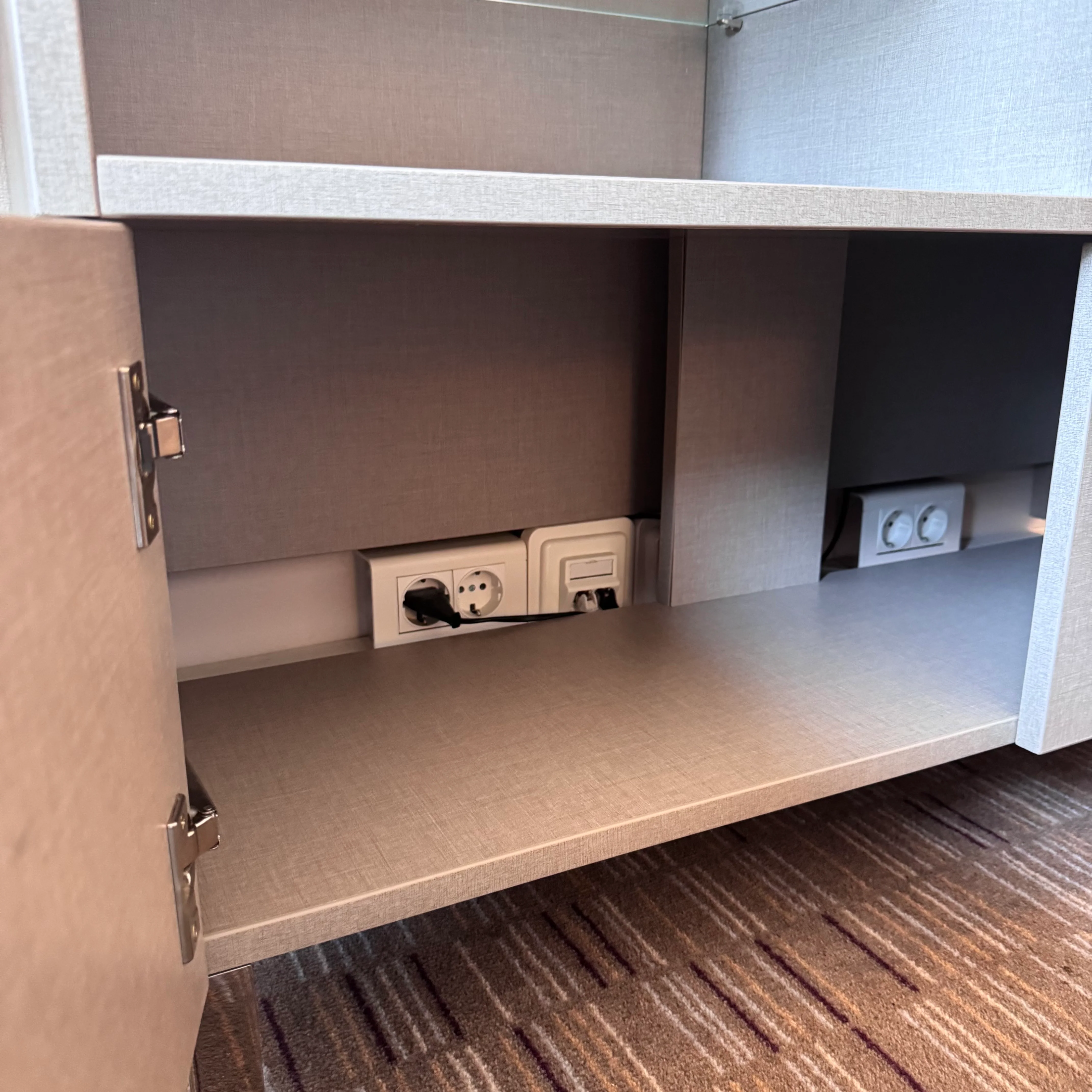 TV Lowboard grau Holz Glasplatte Schrank Kommode gebraucht - Image 10