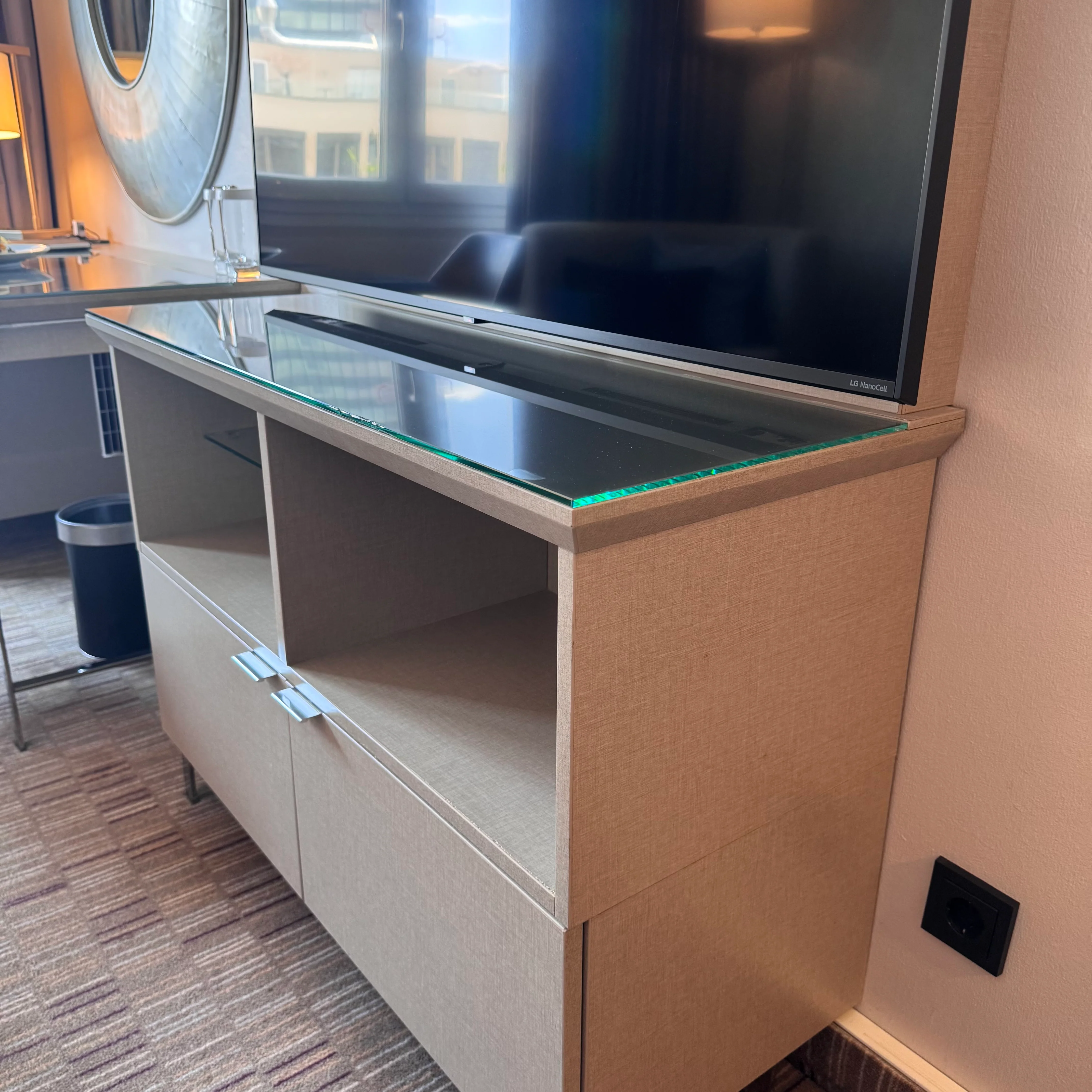 TV Lowboard grau Holz Glasplatte Schrank Kommode gebraucht - Image 4