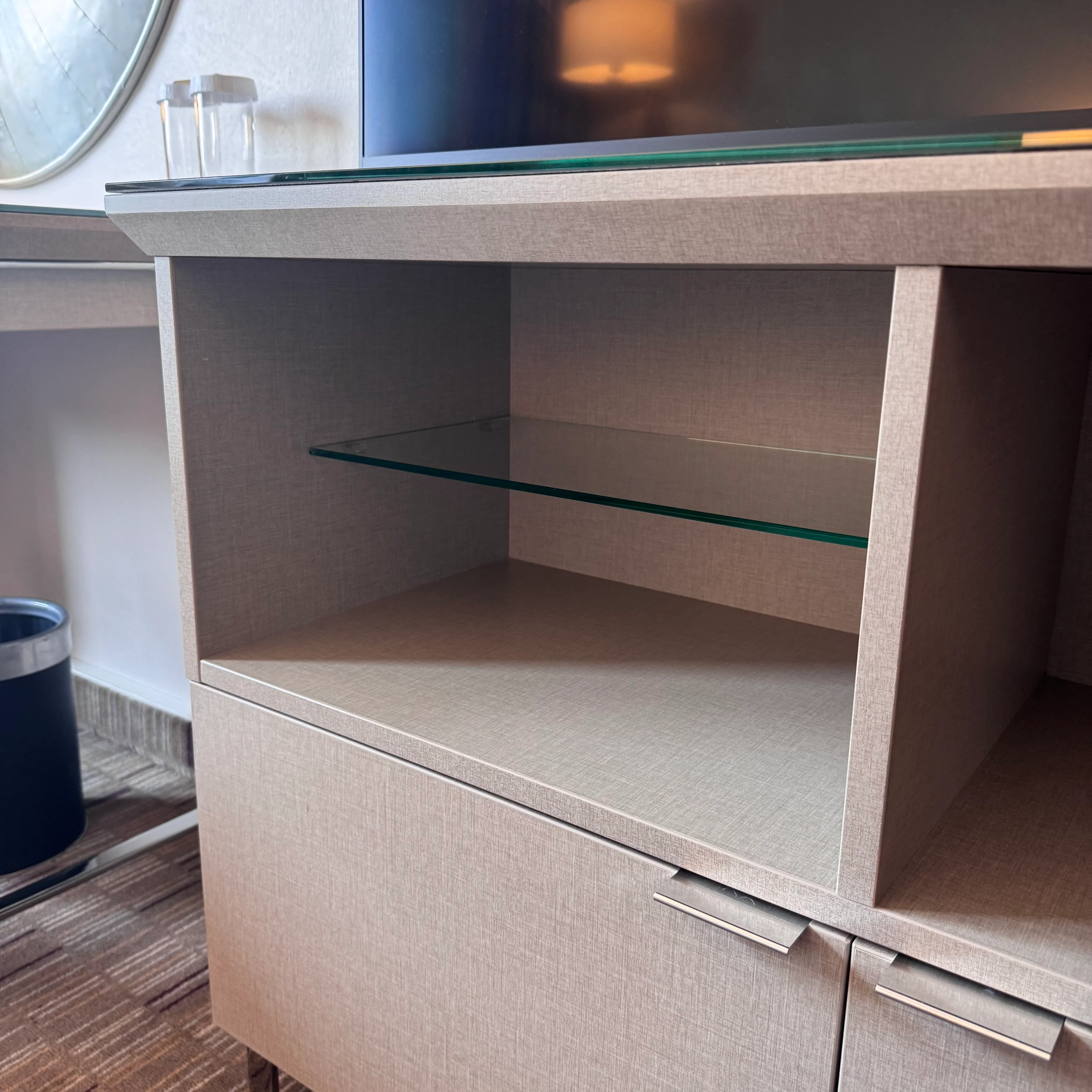 TV Lowboard grau Holz Glasplatte Schrank Kommode gebraucht - Image 7