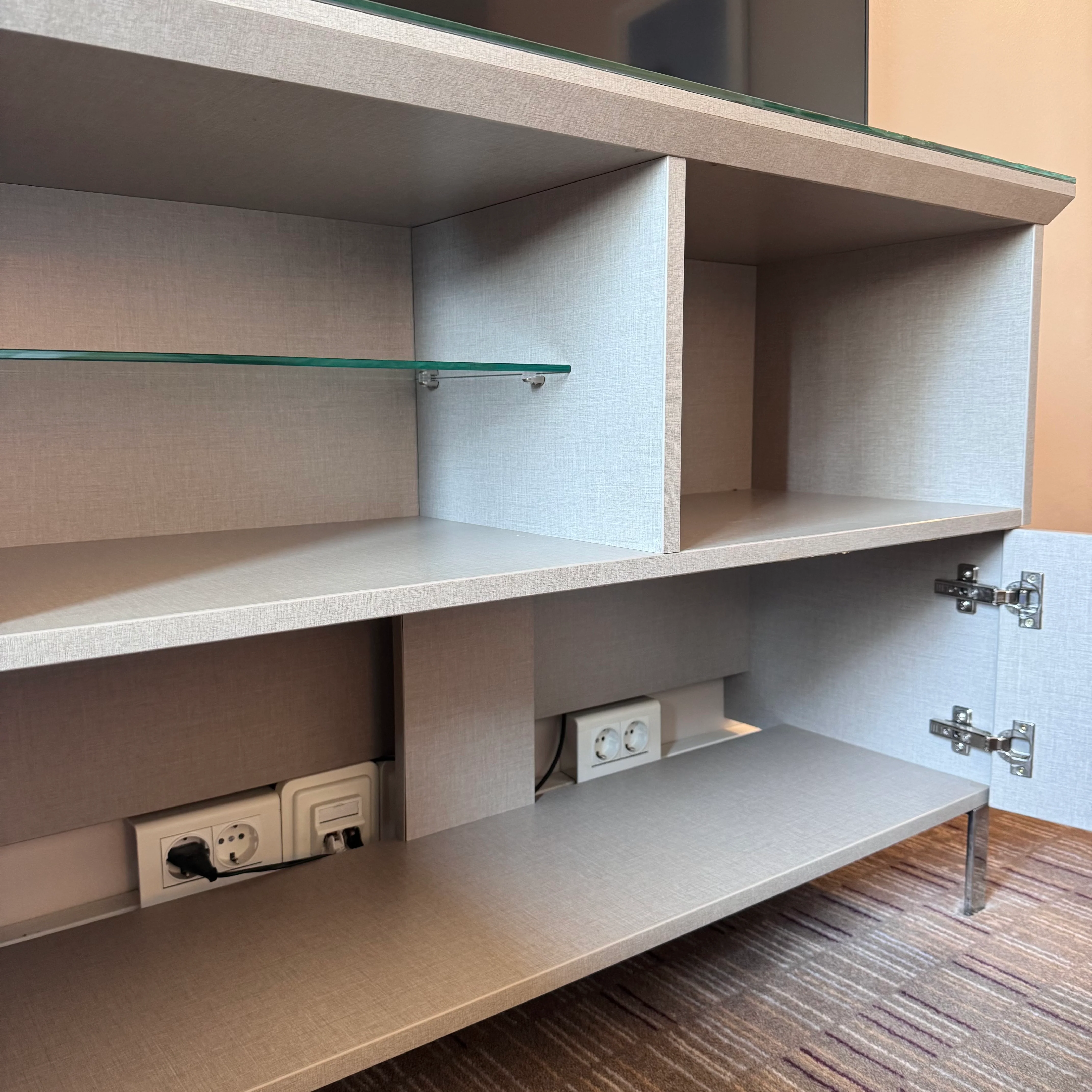 TV Lowboard grau Holz Glasplatte Schrank Kommode gebraucht - Image 8