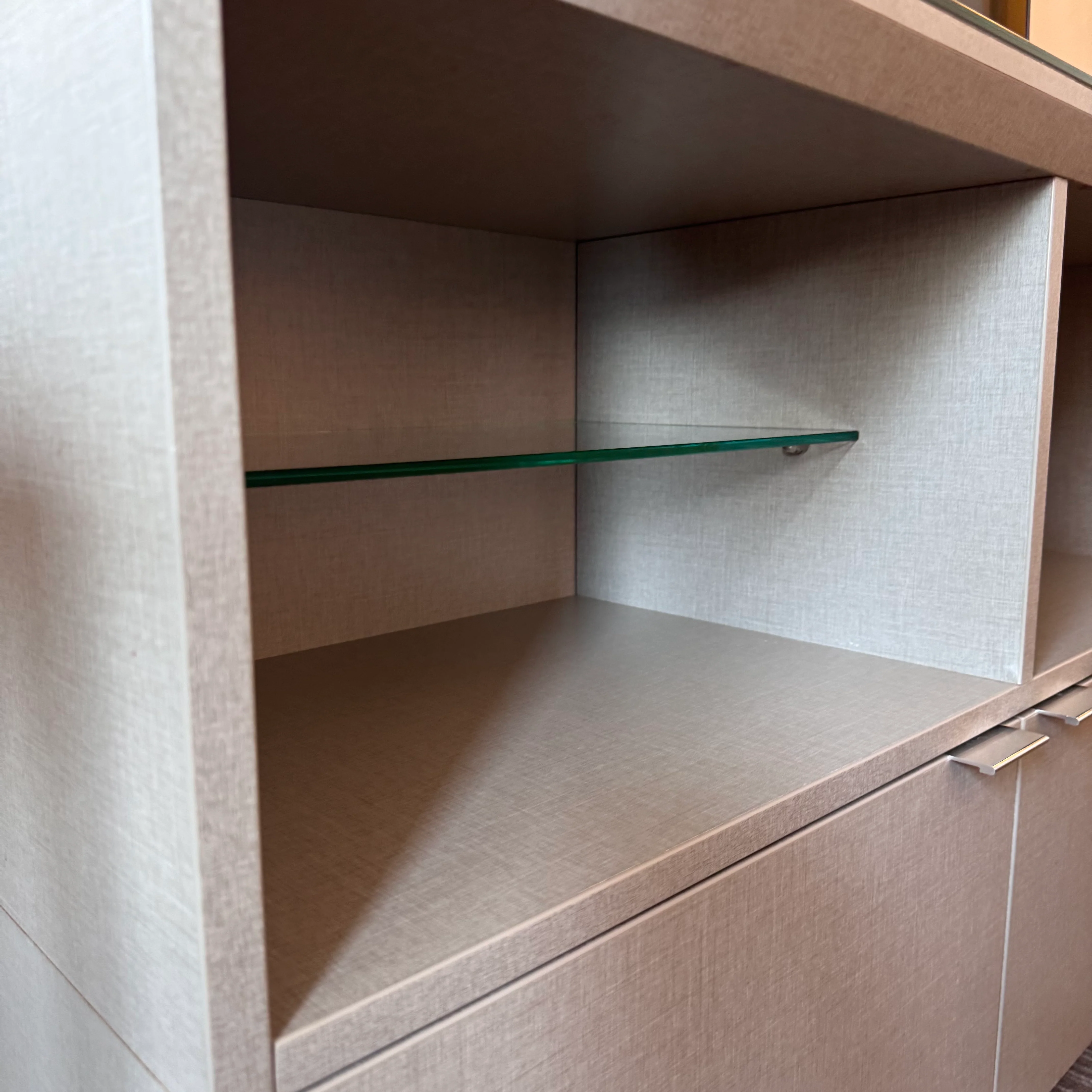 TV Lowboard grau Holz Glasplatte Schrank Kommode gebraucht - Image 9
