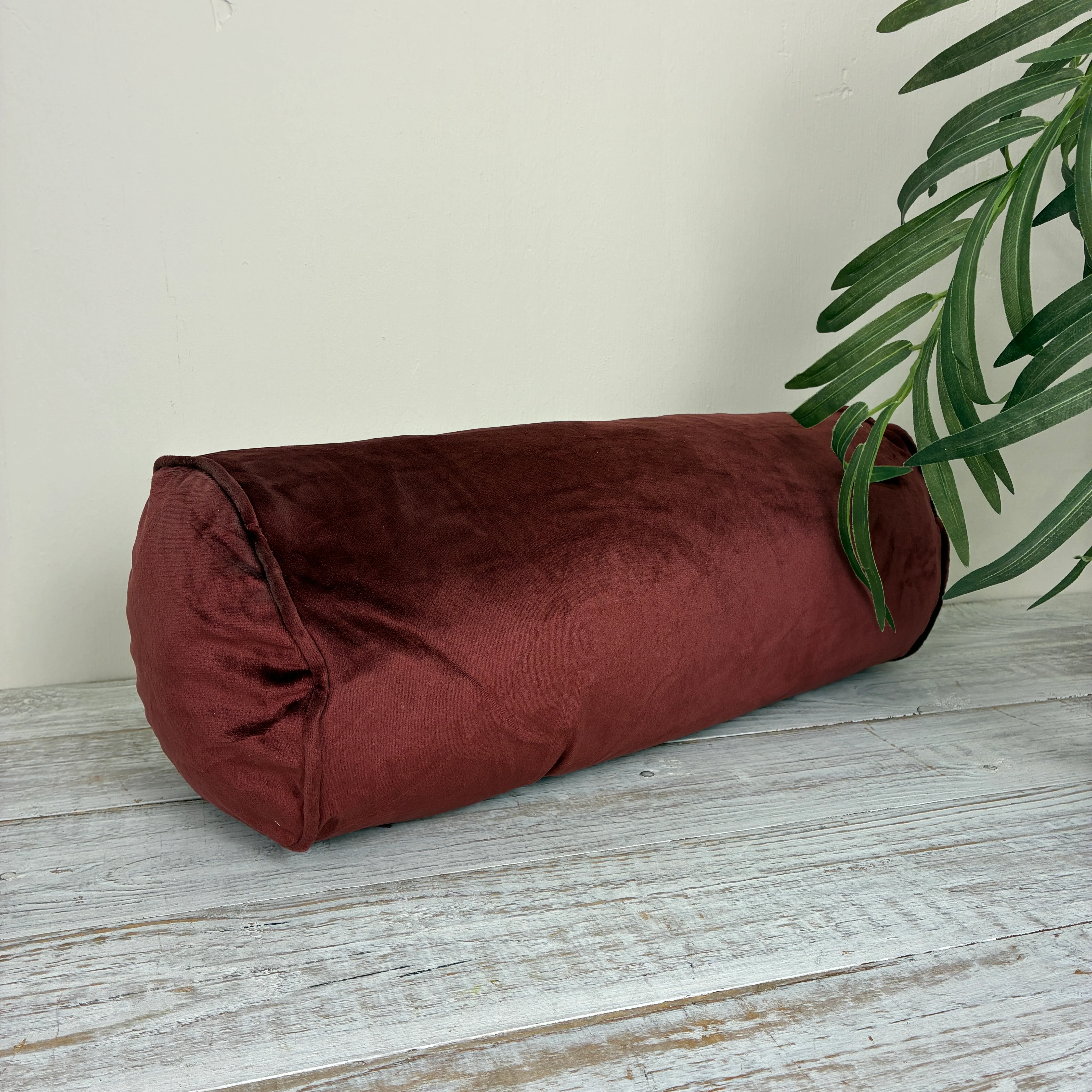 Unique Living Silia Nackenrolle Kissen Samt Bordeaux Rot