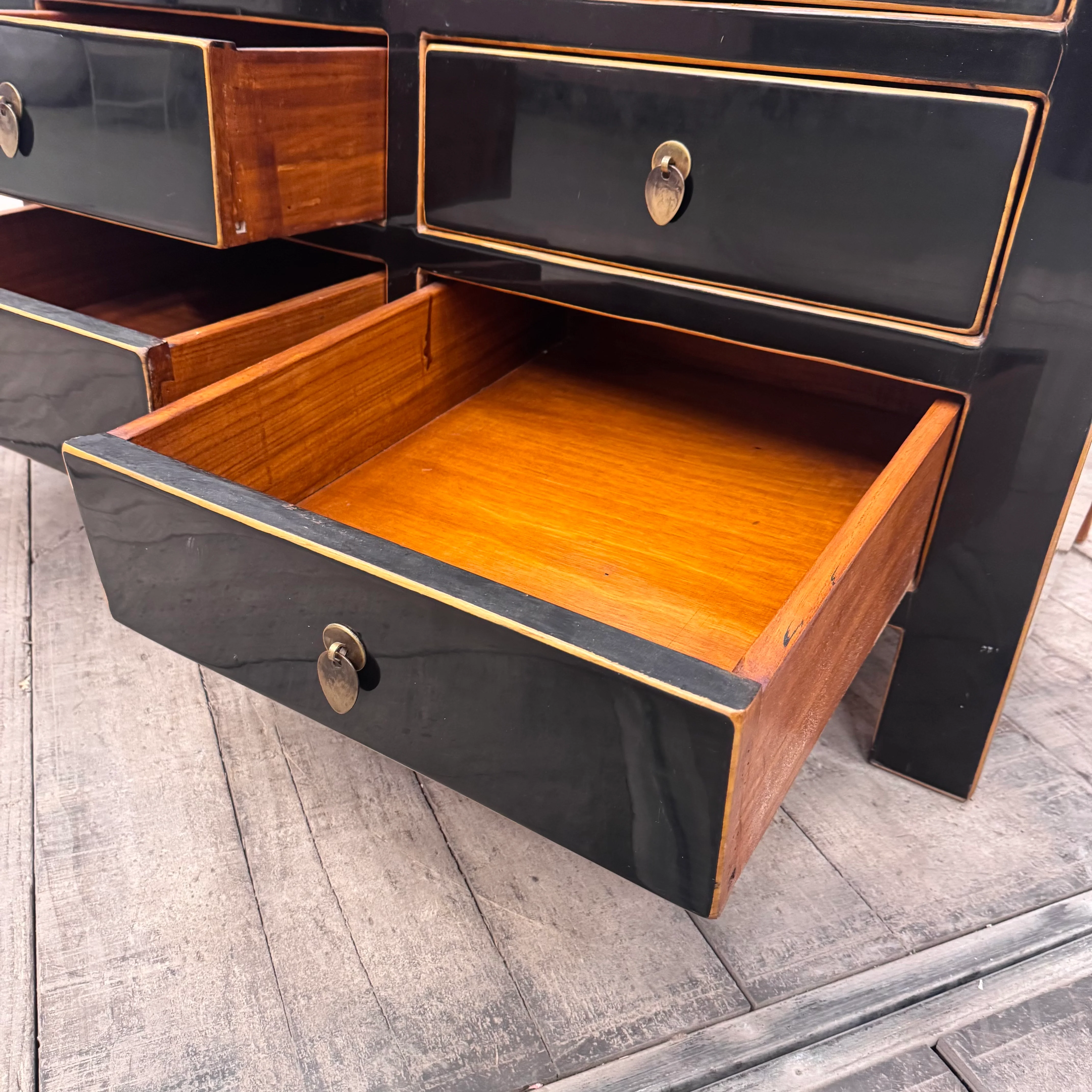 Exklusiver Kleiderschrank im Asien-Stil schwarz Holz aus Villen-Bestand - Image 9