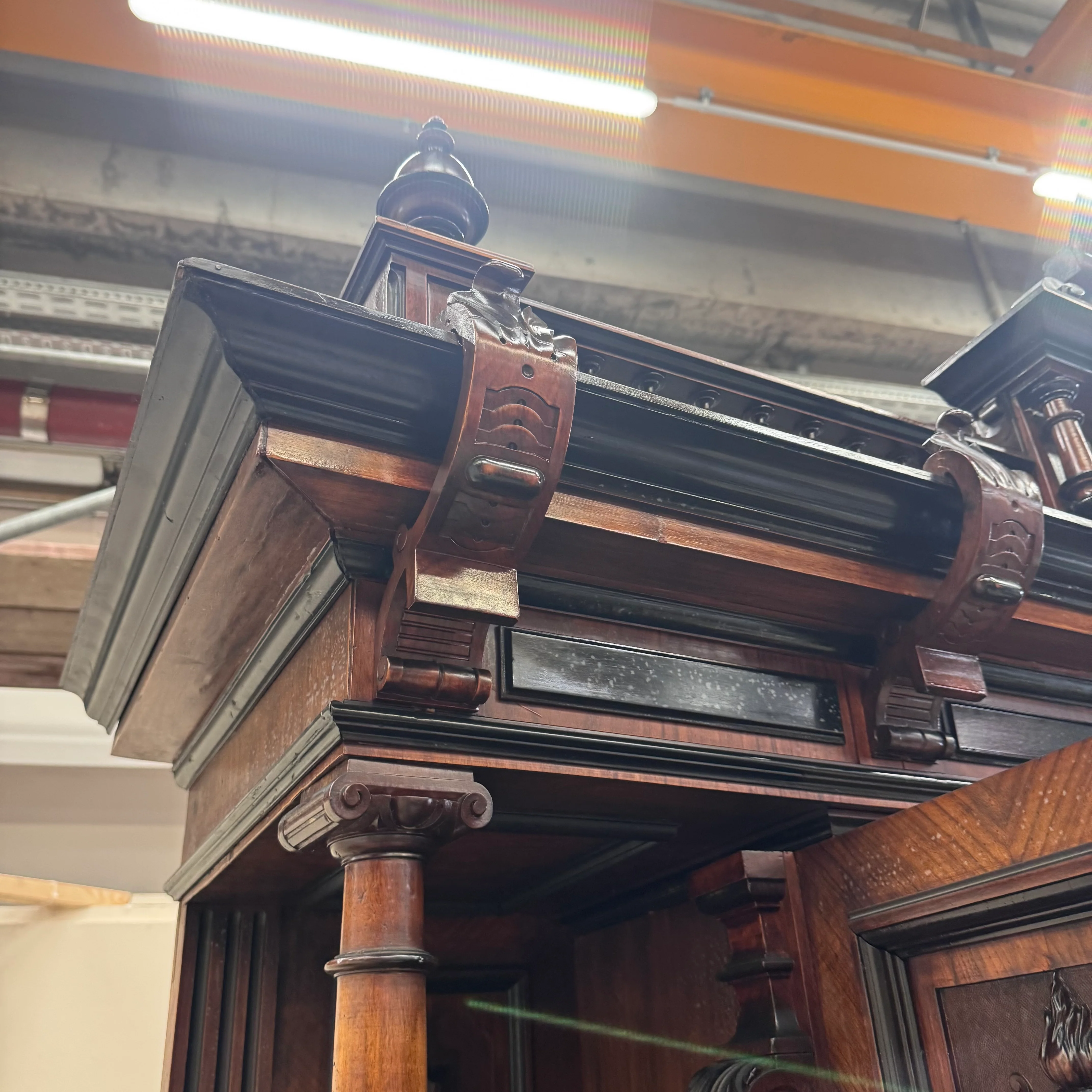 Prunkvolles Gründerzeit-Buffet in Nussbaum Antiquität Historisches Buffet aus Villen-Bestand - Image 10