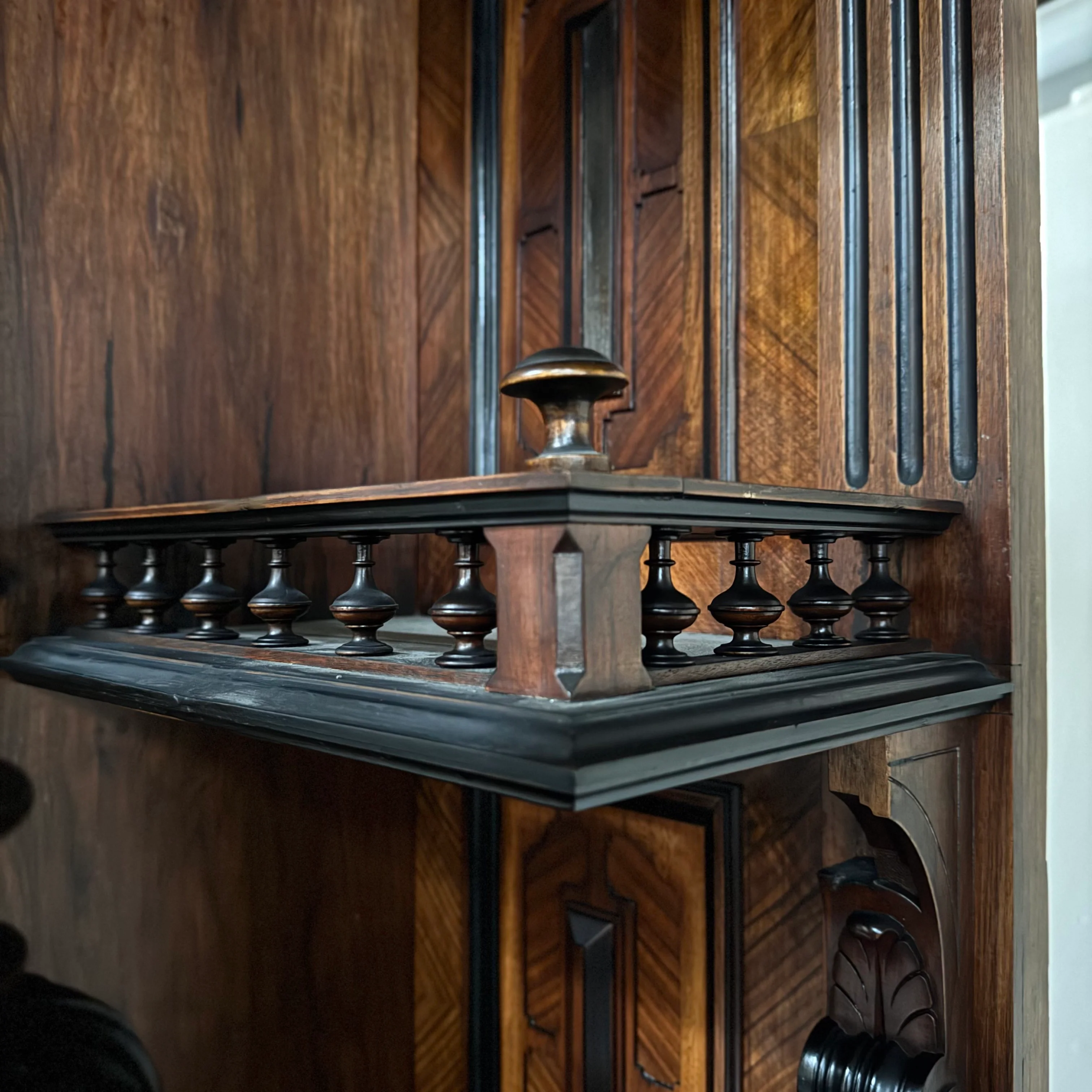 Prunkvolles Gründerzeit-Buffet in Nussbaum Antiquität Historisches Buffet aus Villen-Bestand - Image 22