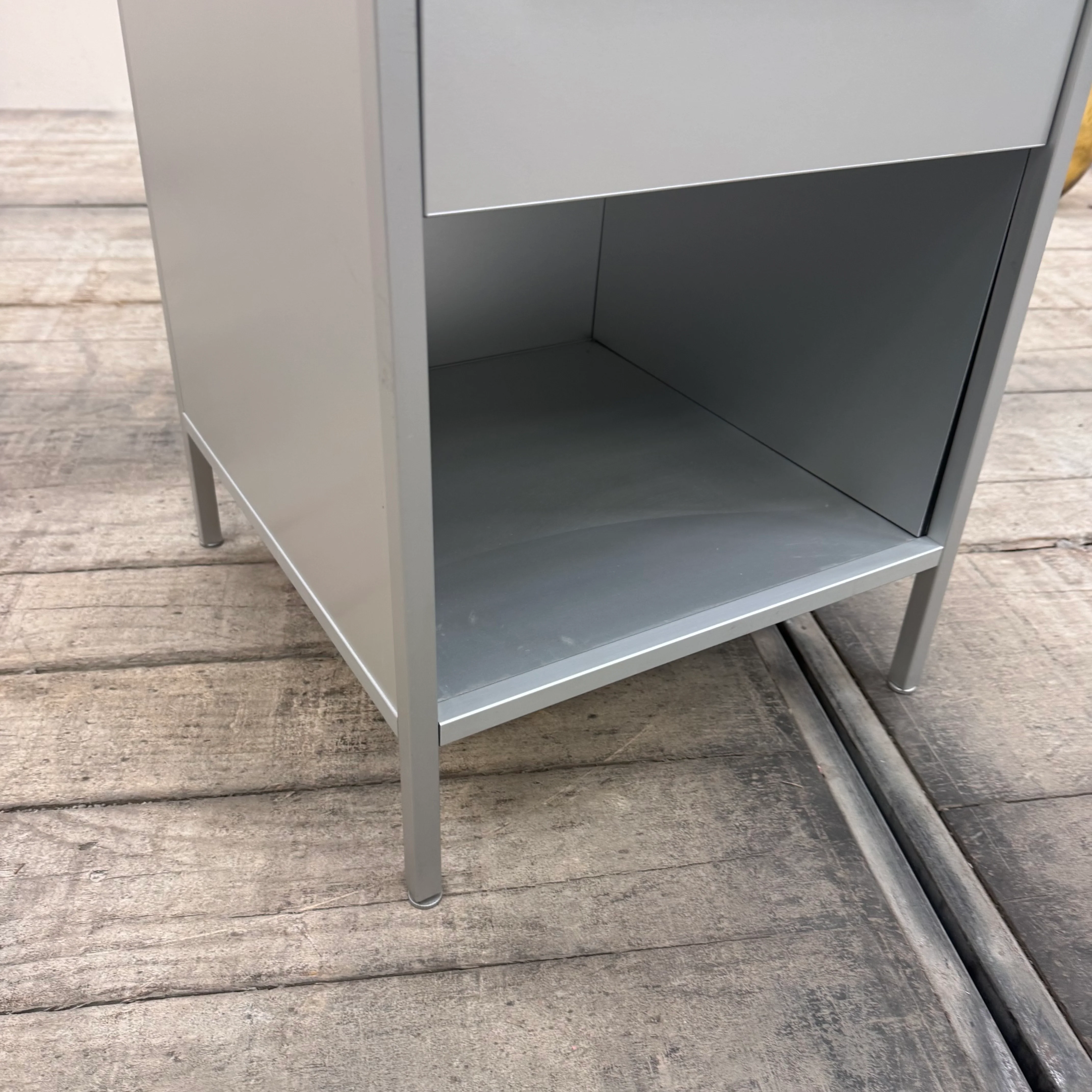 Beistelltisch Silbern Metall mti Schublade Gebraucht - Image 4