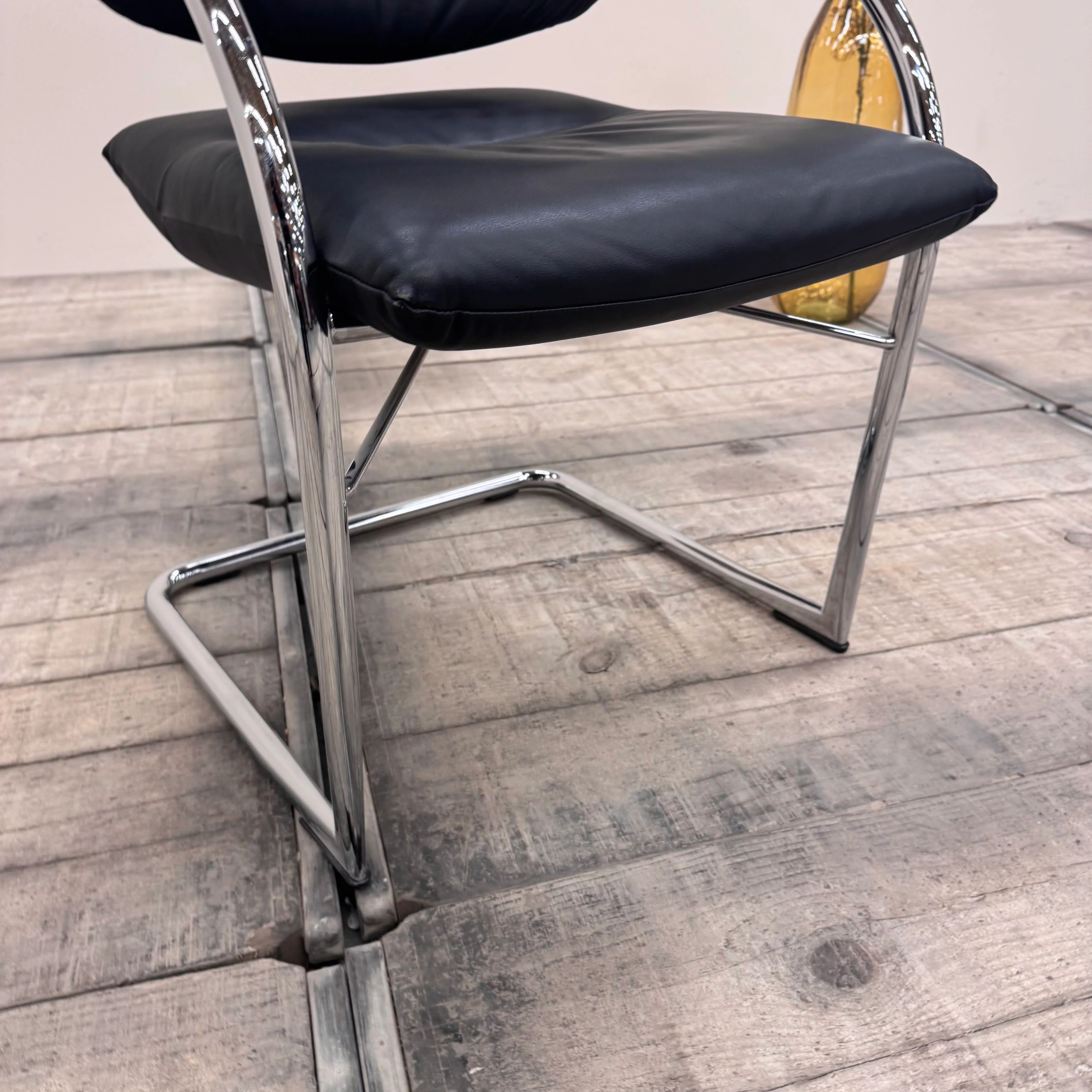 Vitra Freischwinger Schwarz Leder Design-Klassiker Büro Stuhl gebraucht - Image 4